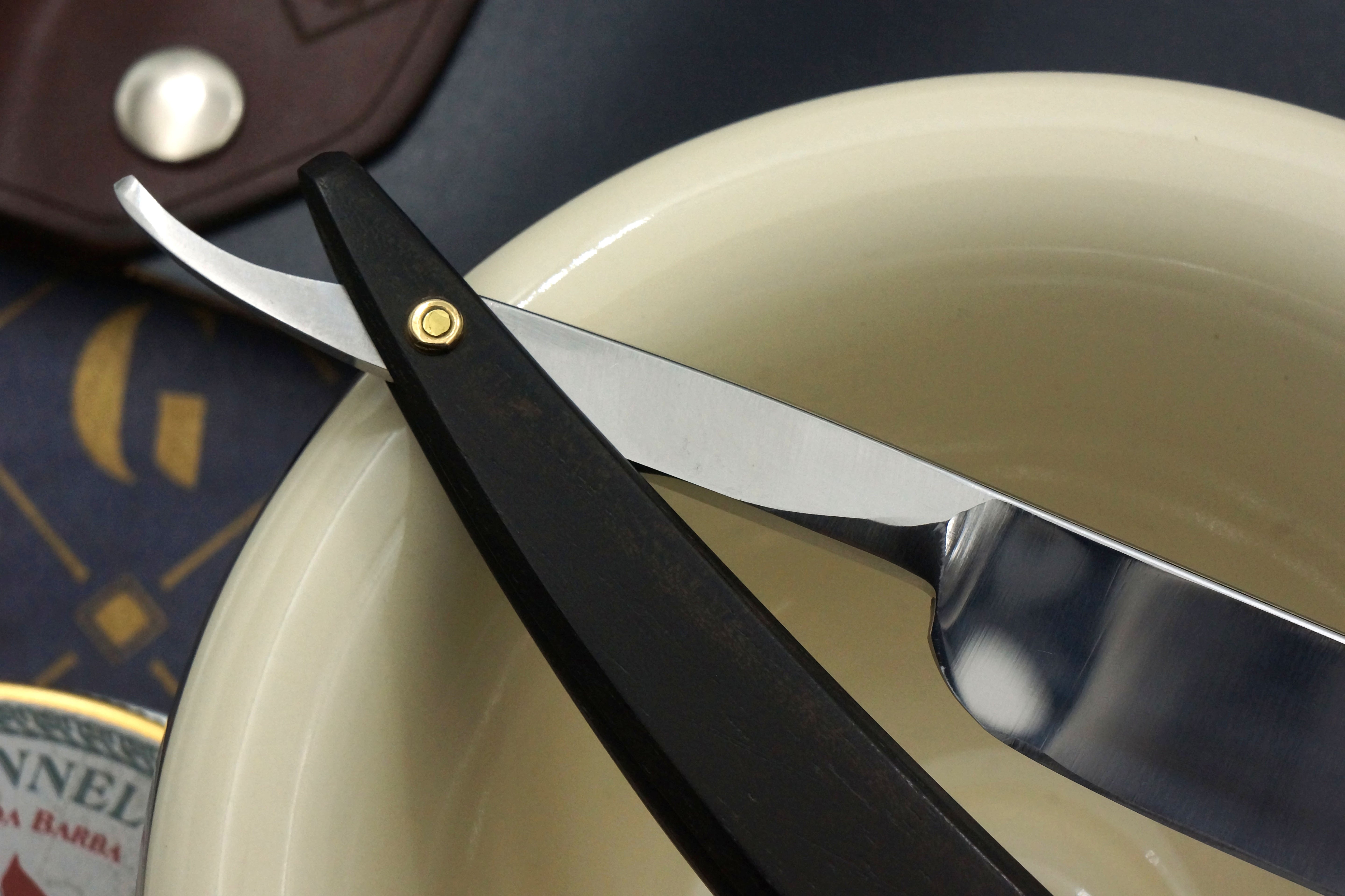 Wade & Butcher- 5/8 Etched Blade Custom Scales Vintage Sheffield Straight Razor - Shave Ready