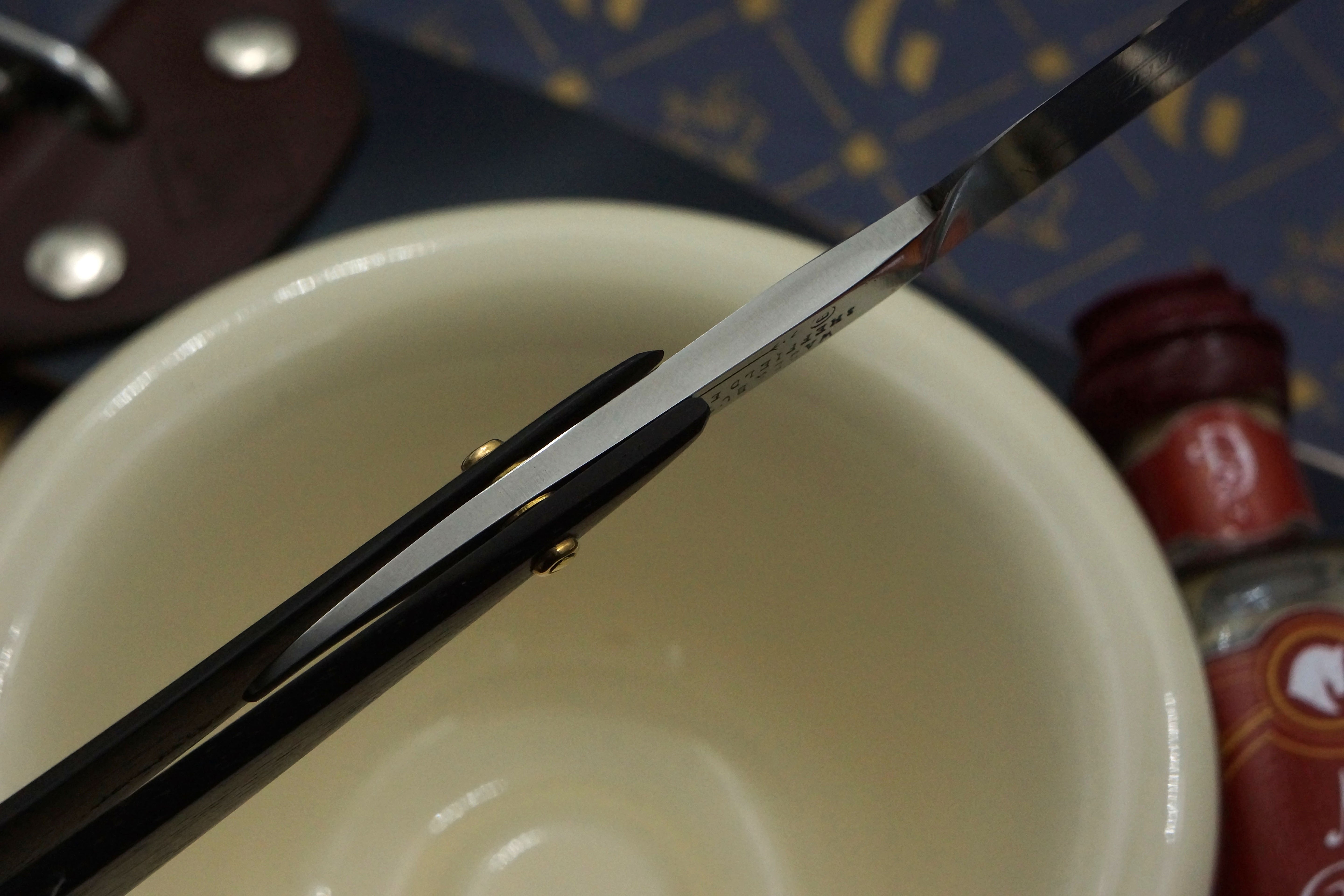 Wade & Butcher- 5/8 Etched Blade Custom Scales Vintage Sheffield Straight Razor - Shave Ready