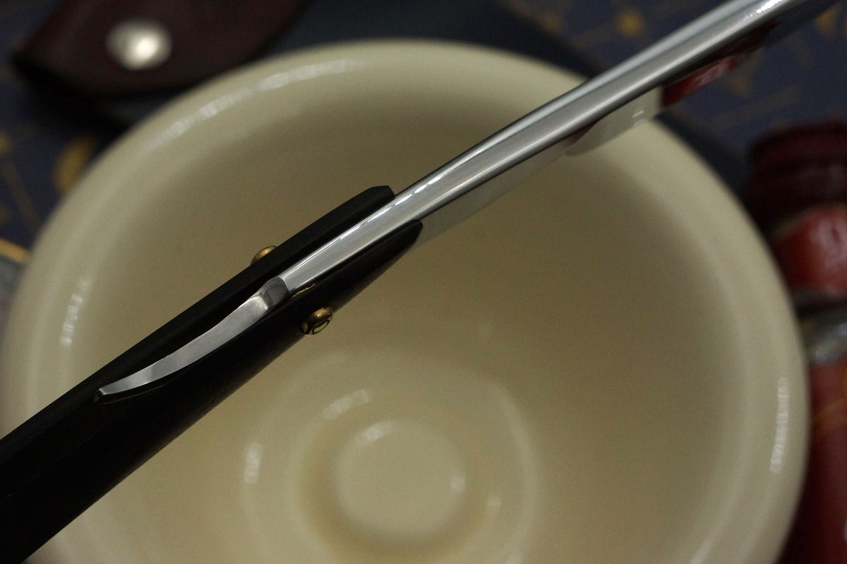 Wade & Butcher- 5/8 Etched Blade Custom Scales Vintage Sheffield Straight Razor - Shave Ready