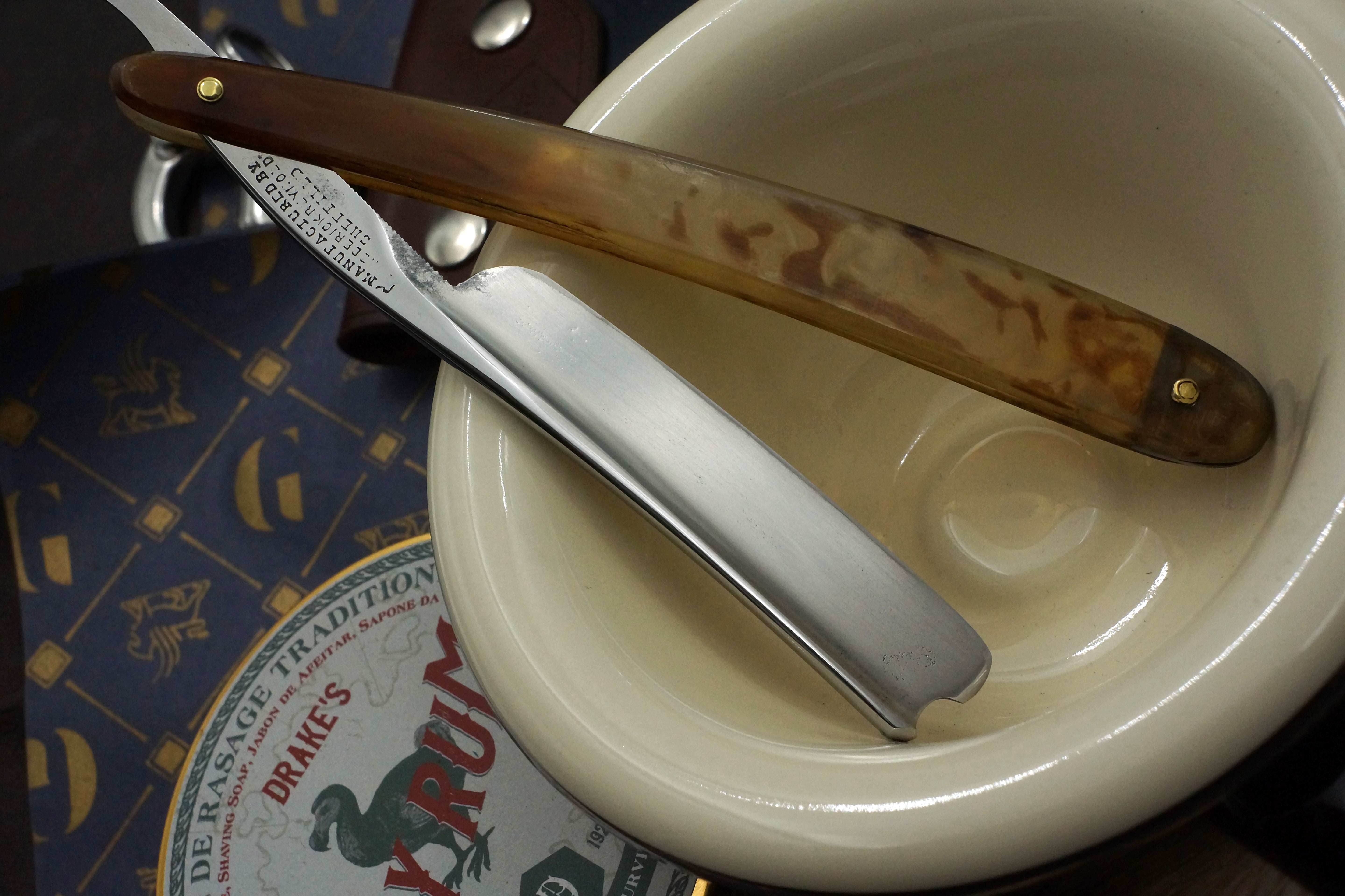 Rasoir droit Sheffield en corne d'origine entièrement restauré Frederick Reynolds Rattler Grind 5/8 - Prêt à raser
