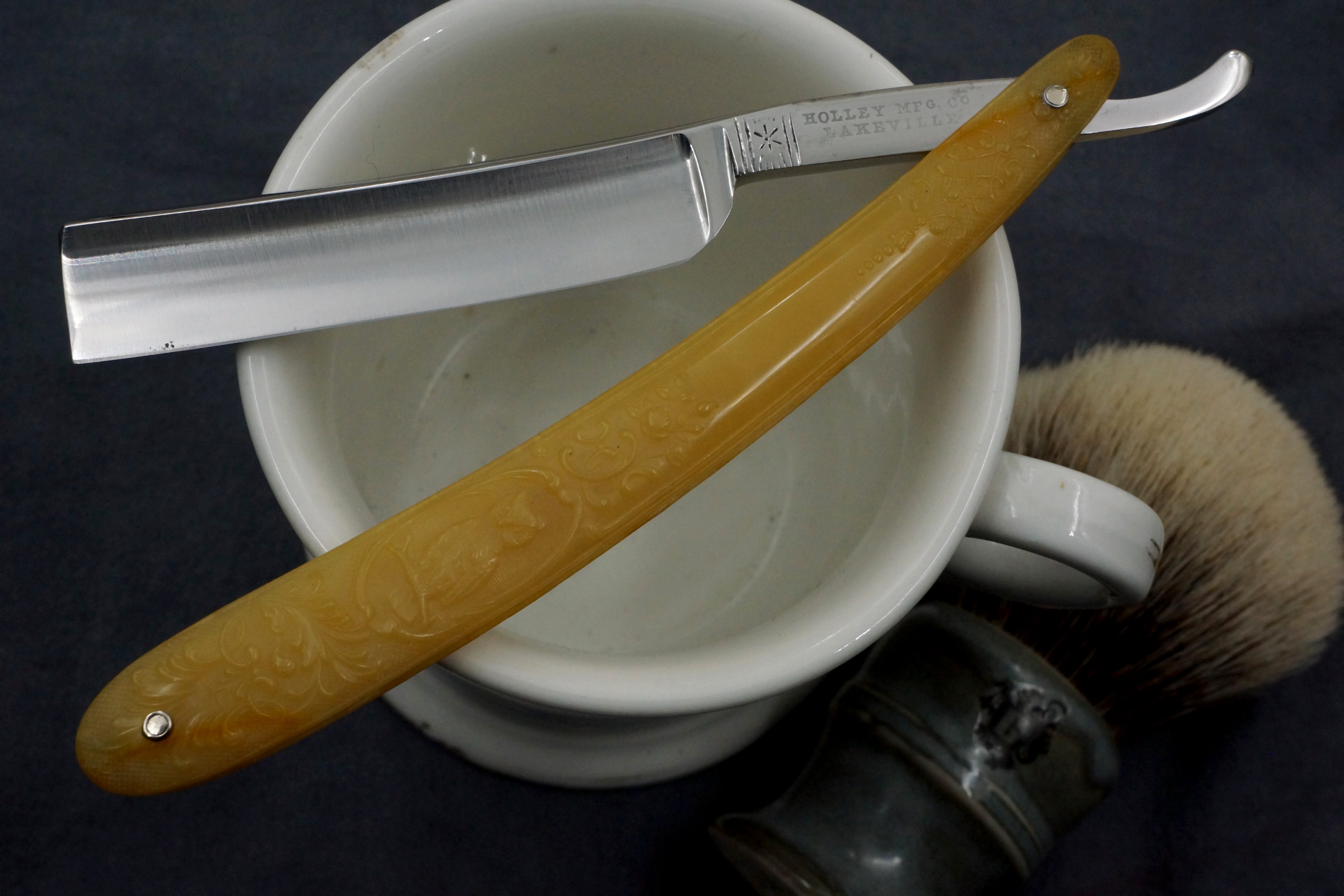Holley Mfg. Co. - 5/8 Excellent+ Full Hollow - Vintage American Straight Razor - Shave Ready