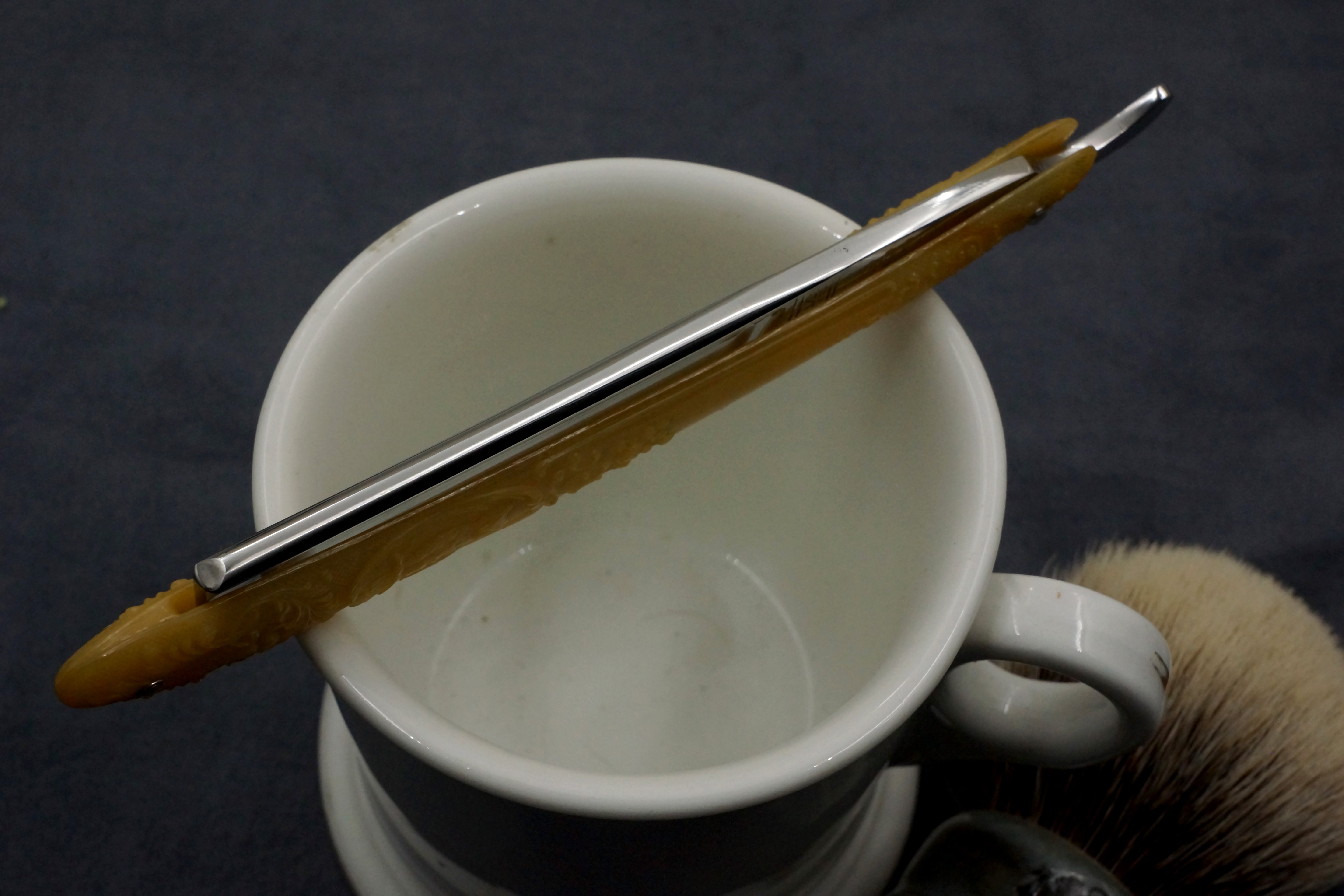 Holley Mfg. Co. - 5/8 Excellent+ Full Hollow - Vintage American Straight Razor - Shave Ready