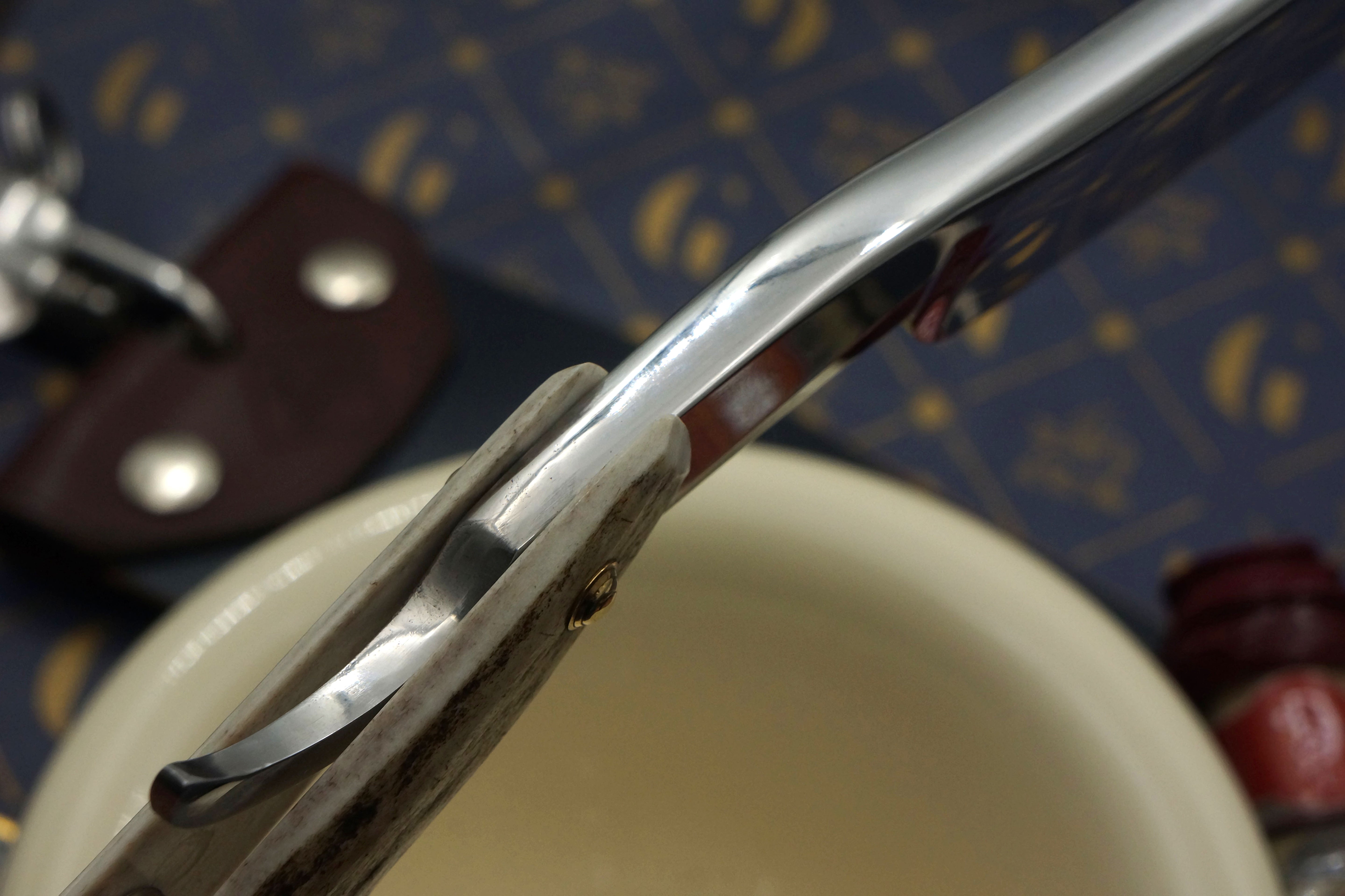 Wade &amp; Butcher „Celebrated Hollow Ground For Barbers Use“ 15/16 Zoll – individuell angefertigtes Sheffield-Rasiermesser mit Elchgeweih-Schuppen – rasierbereit
