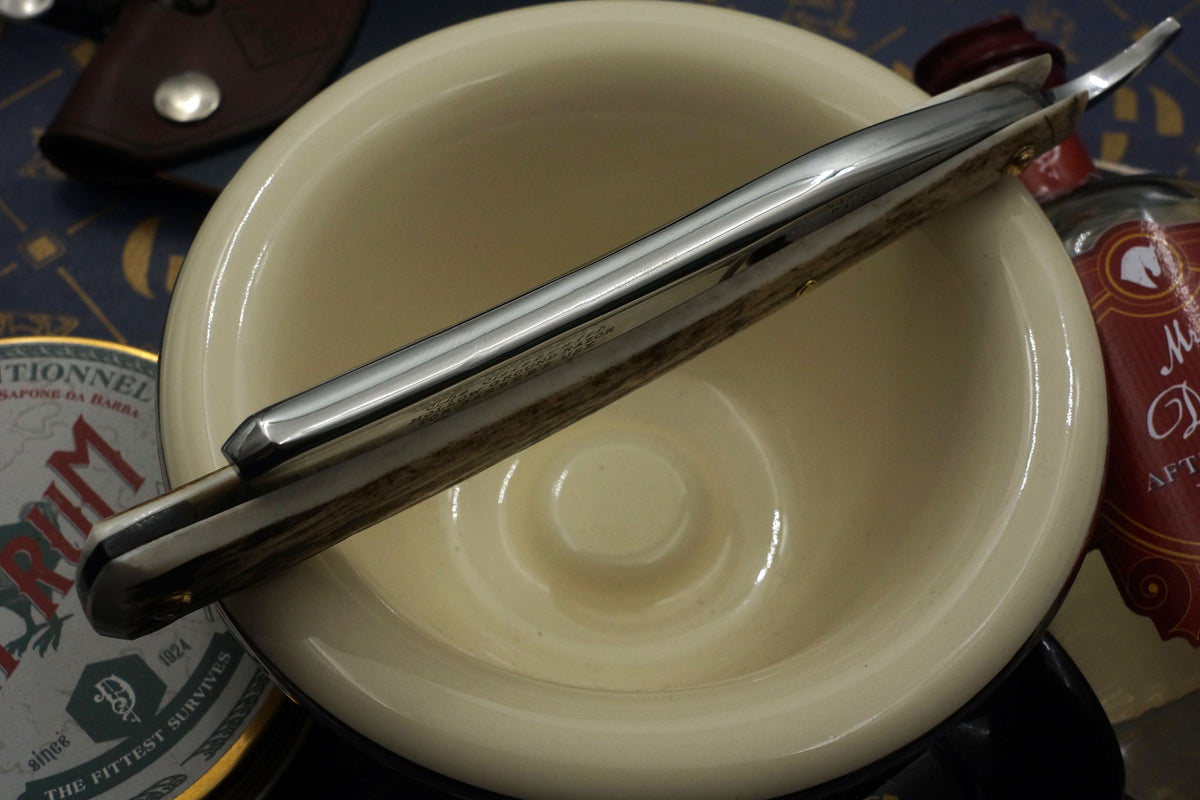 Wade &amp; Butcher „Celebrated Hollow Ground For Barbers Use“ 15/16 Zoll – individuell angefertigtes Sheffield-Rasiermesser mit Elchgeweih-Schuppen – rasierbereit