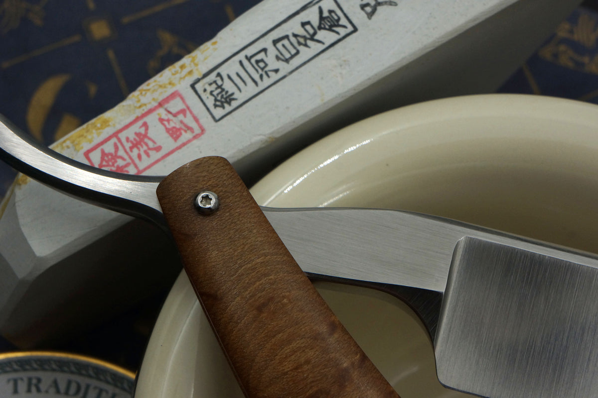Butch Harner 17/16 Near Wedge Blade mit Vogelaugenahorn-Schalen - Gebrauchtes Rasiermesser nach Maß - Rasurbereit 