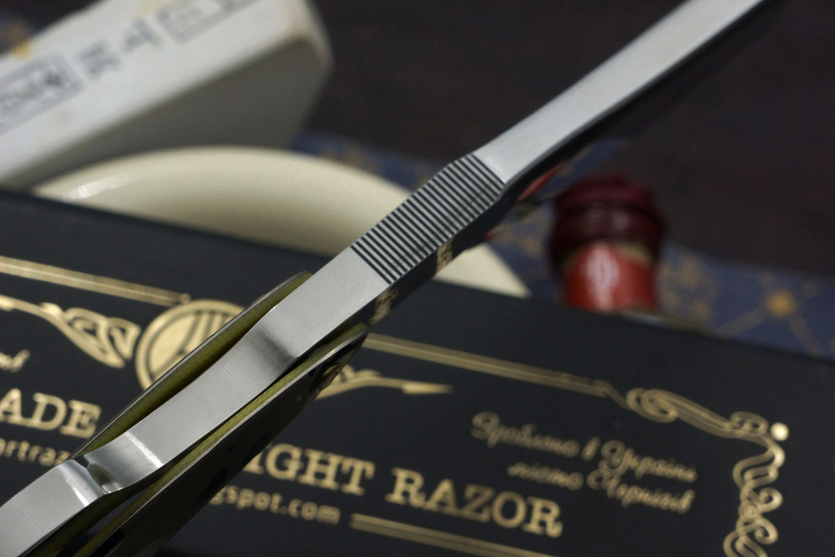 Art Razor Dante 10/8 Quarter Hollow Blade - Preowned Custom Straight Razor with Etched Metal Scales - Shave Ready