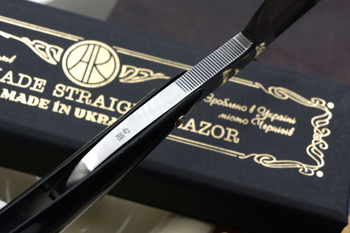 Art Razor Capitaine 9/8 Quarter Hollow Blade - Preowned Custom Straight Razor with Horn Scales - Shave Ready