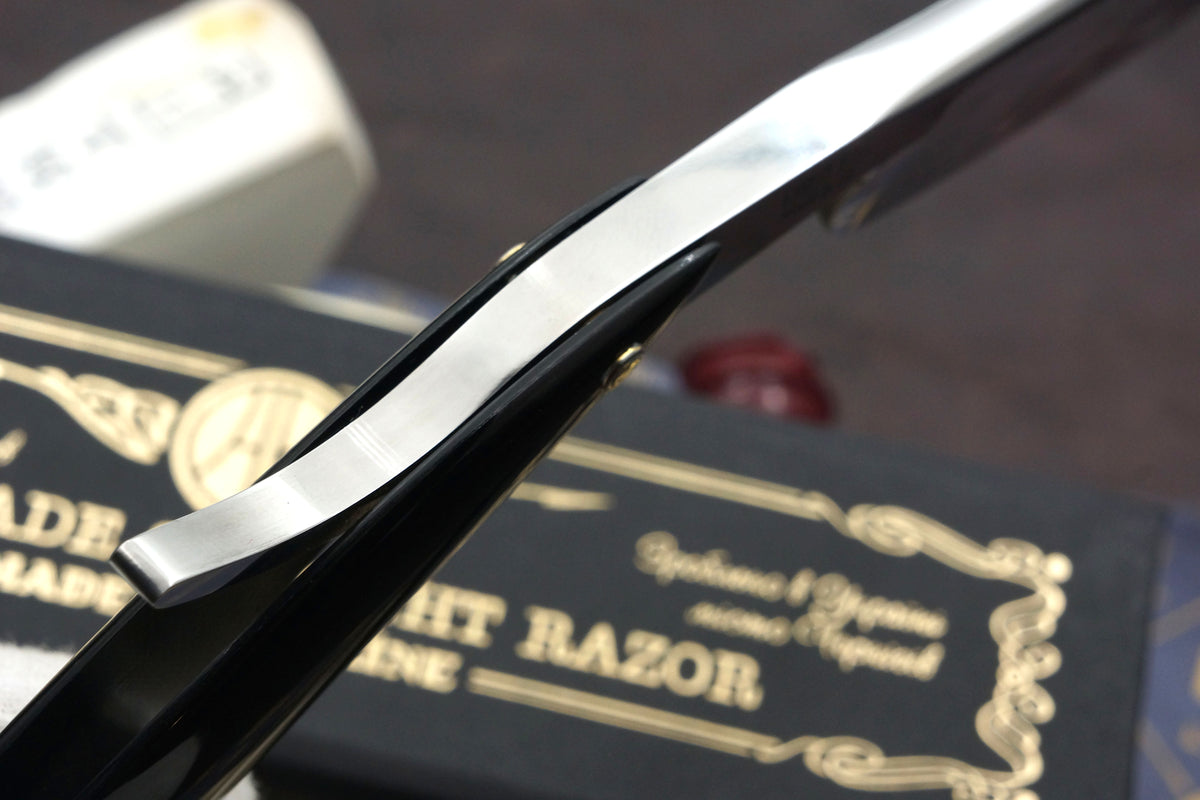 Art Razor Capitaine 9/8 Quarter Hollow Blade - Preowned Custom Straight Razor with Horn Scales - Shave Ready