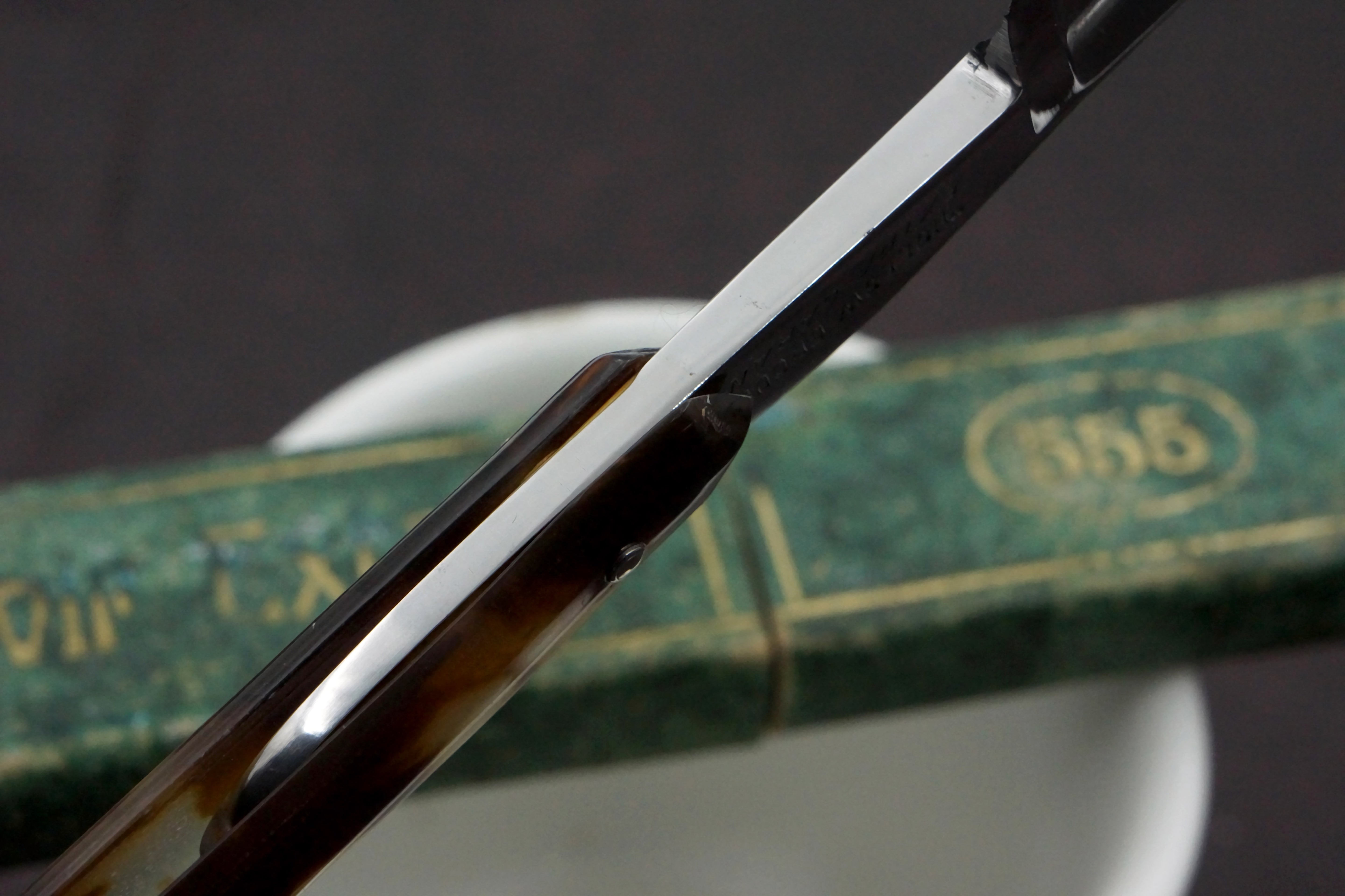 "Le Royal Tranchant" 13/16 Etched Blade - Excellent Restored Vintage French Straight Razor - Shave Ready