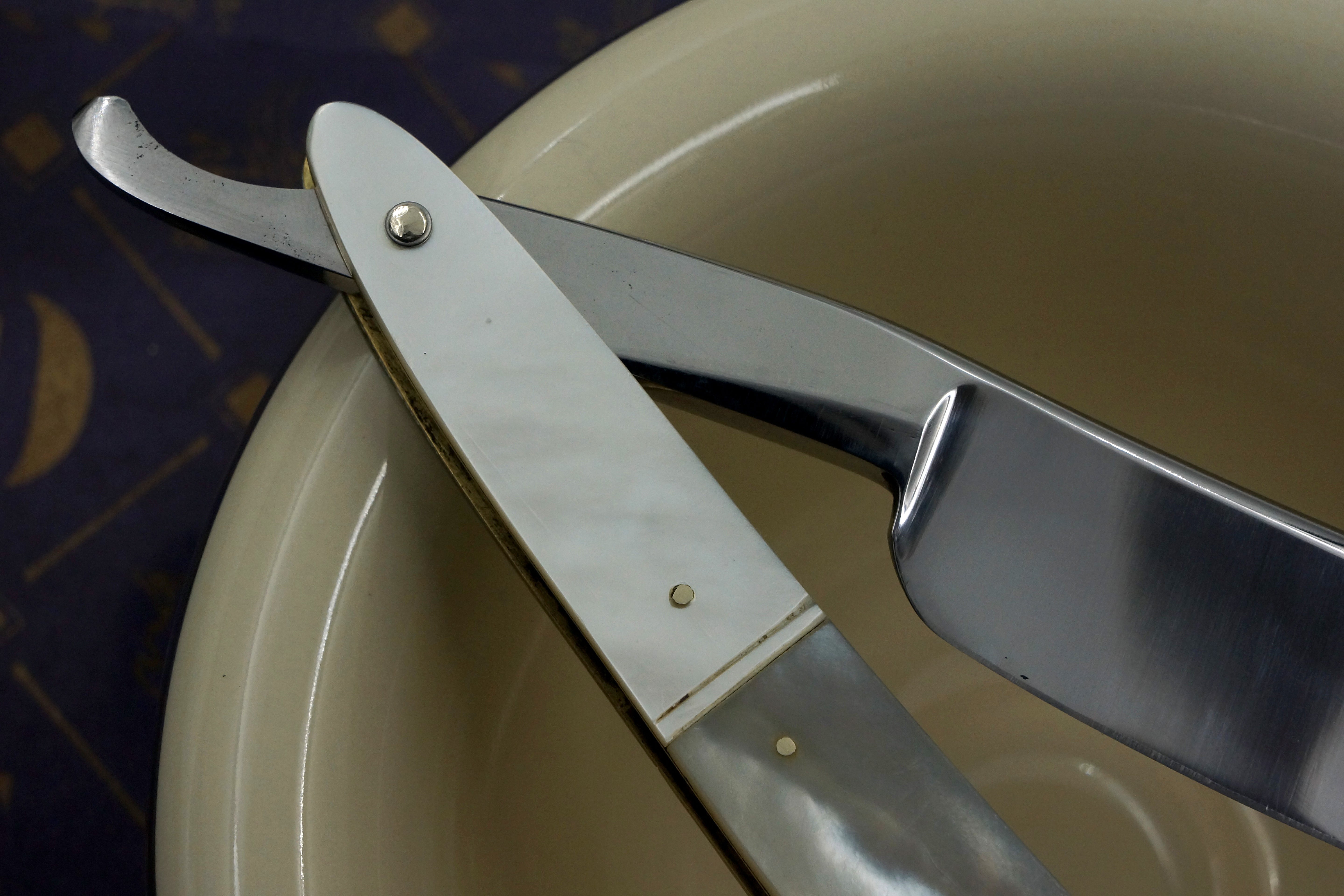 Joseph Elliot - 6/8 Blade with Mother of Pearl Scales - Fully Restored Sheffield Straight Razor - Shave Ready