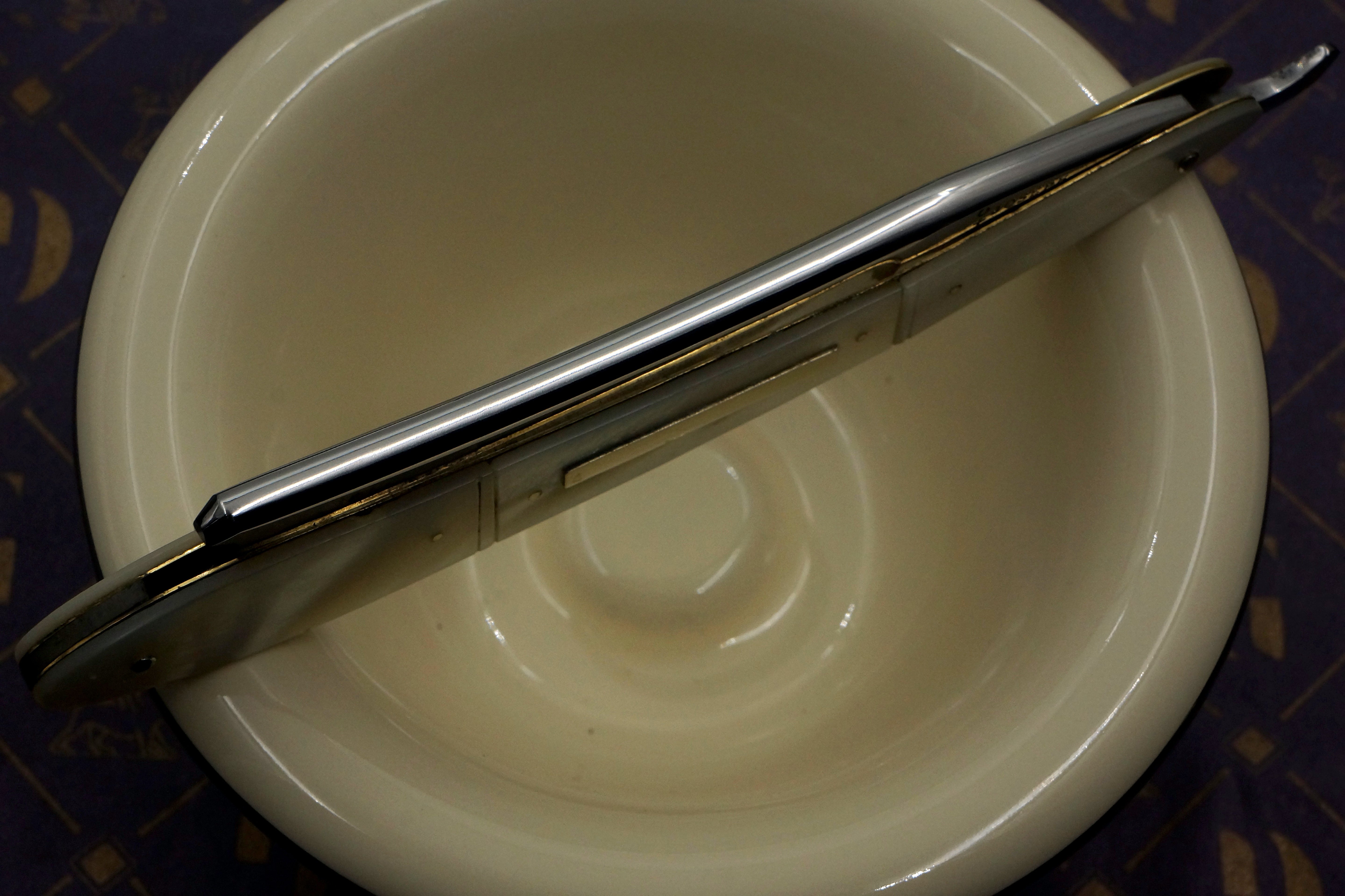 Joseph Elliot - 6/8 Blade with Mother of Pearl Scales - Fully Restored Sheffield Straight Razor - Shave Ready