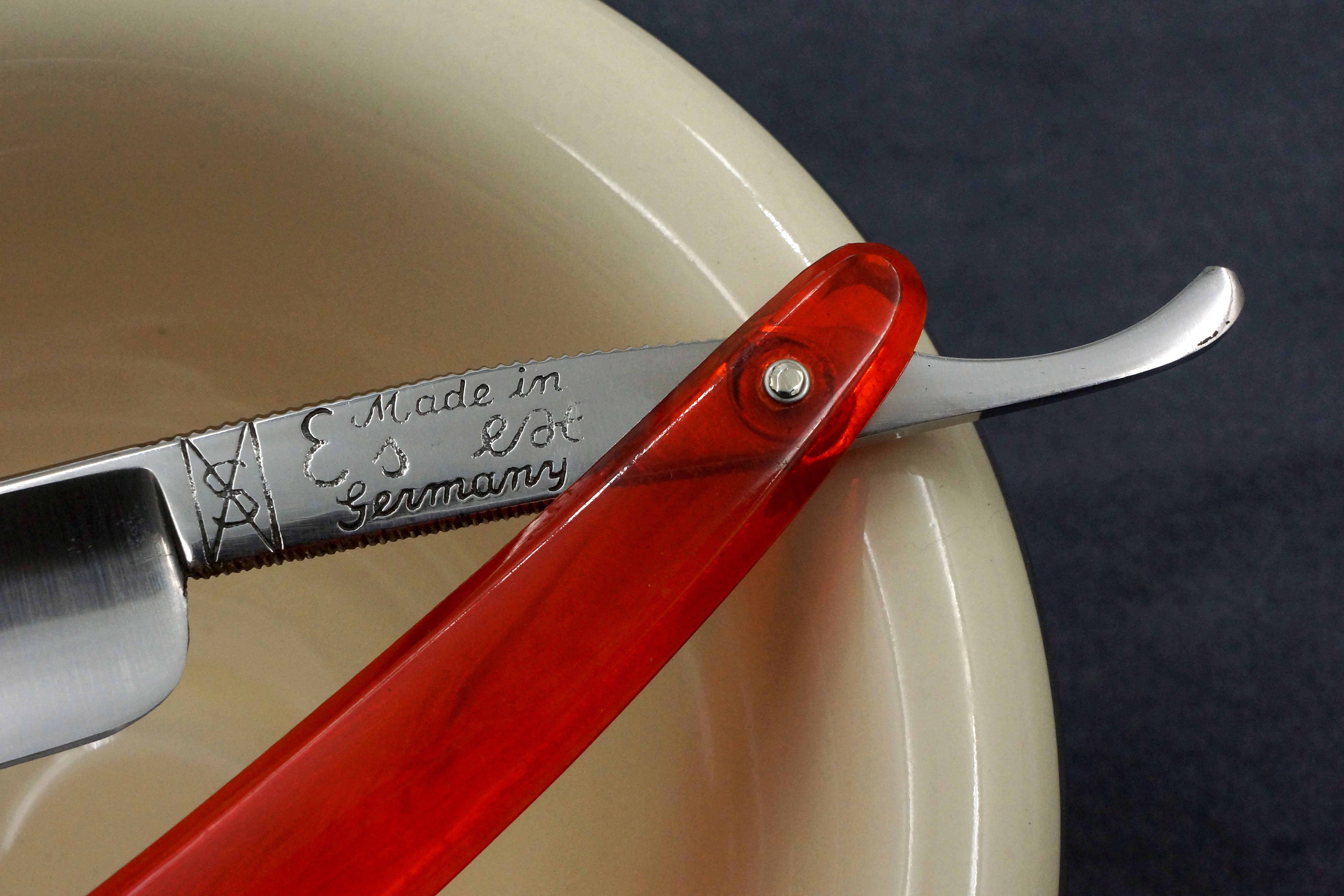Ern Es-Ex Near Pristine 11/16 Full Hollow Blade - Solingen Vintage Straight Razor - Shave Ready