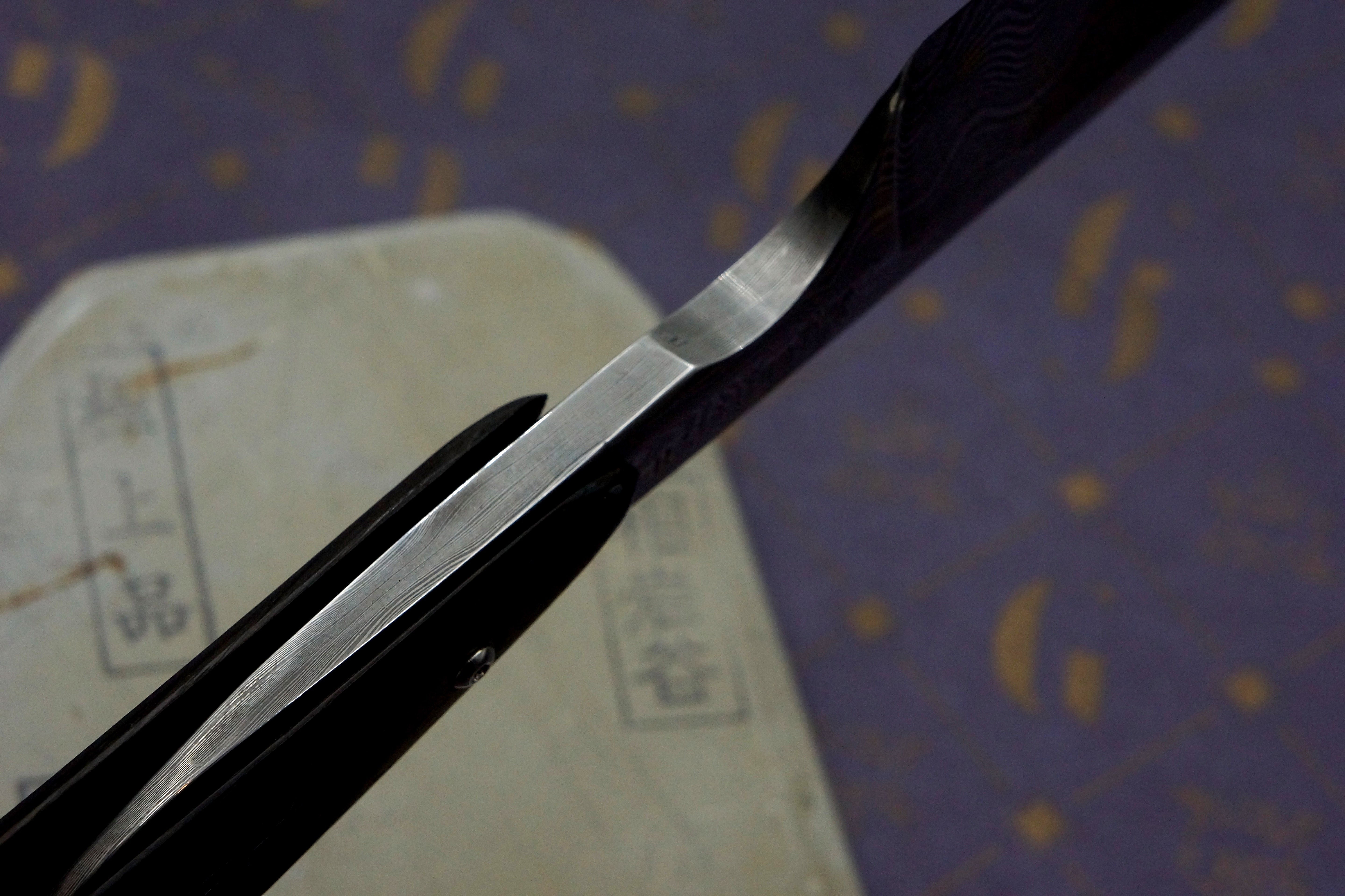 Griffith 10/8 Damascus Quarter Hollow - Bog Oak Scales Artisan Straight Razor