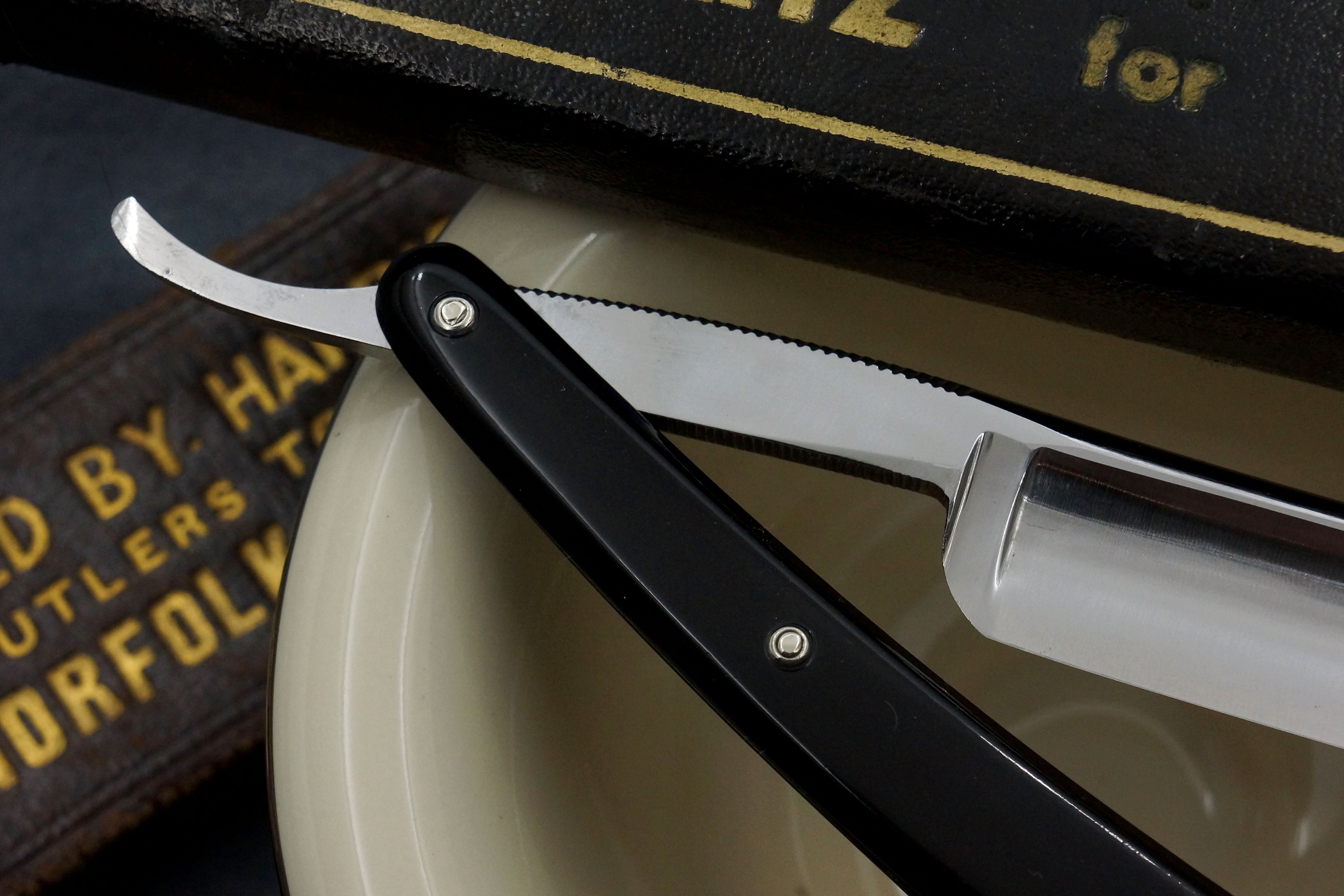 Hoffritz Cutlery 11/16" Near Pristine Vintage Solingen Straight Razor - Shave Ready