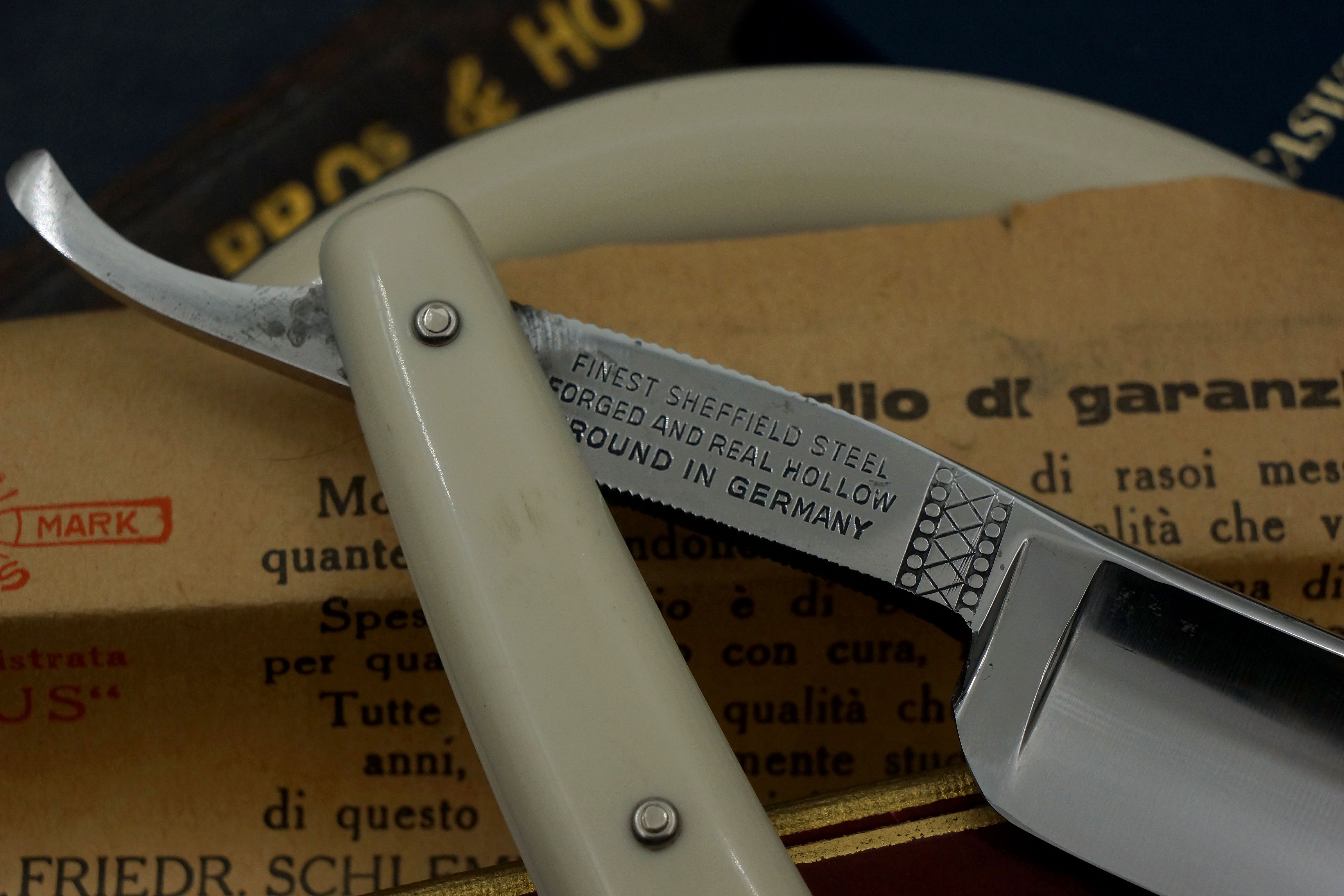 Friedrich Schlemper Antisettico 105 - Mint 6/8 Full Hollow Blade - Vintage Solingen Straight Razor - Shave Ready