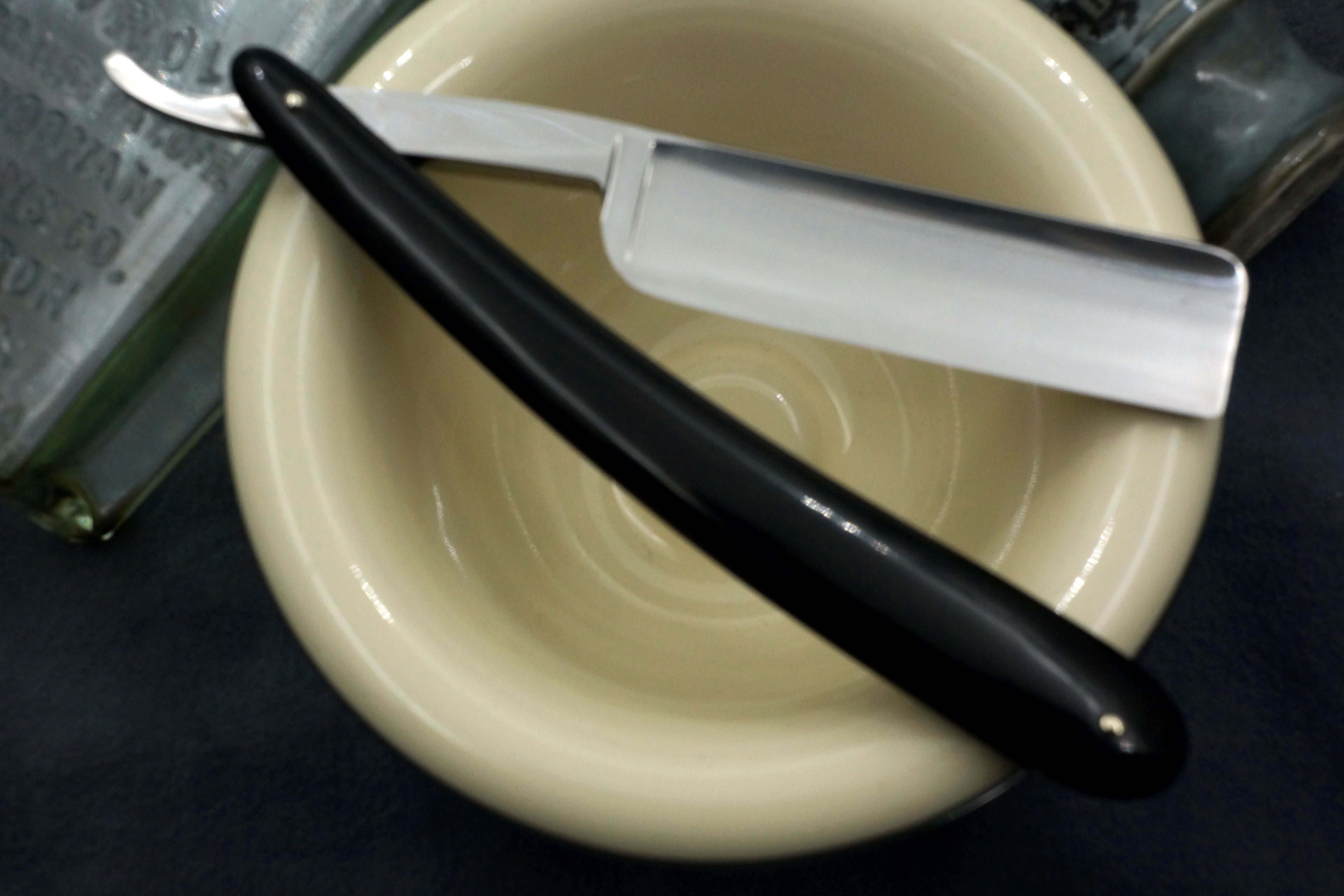 Ontario Cutlery - Near Pristine 6/8 Full Hollow Blade - American Vintage Straight Razor - Shave Ready