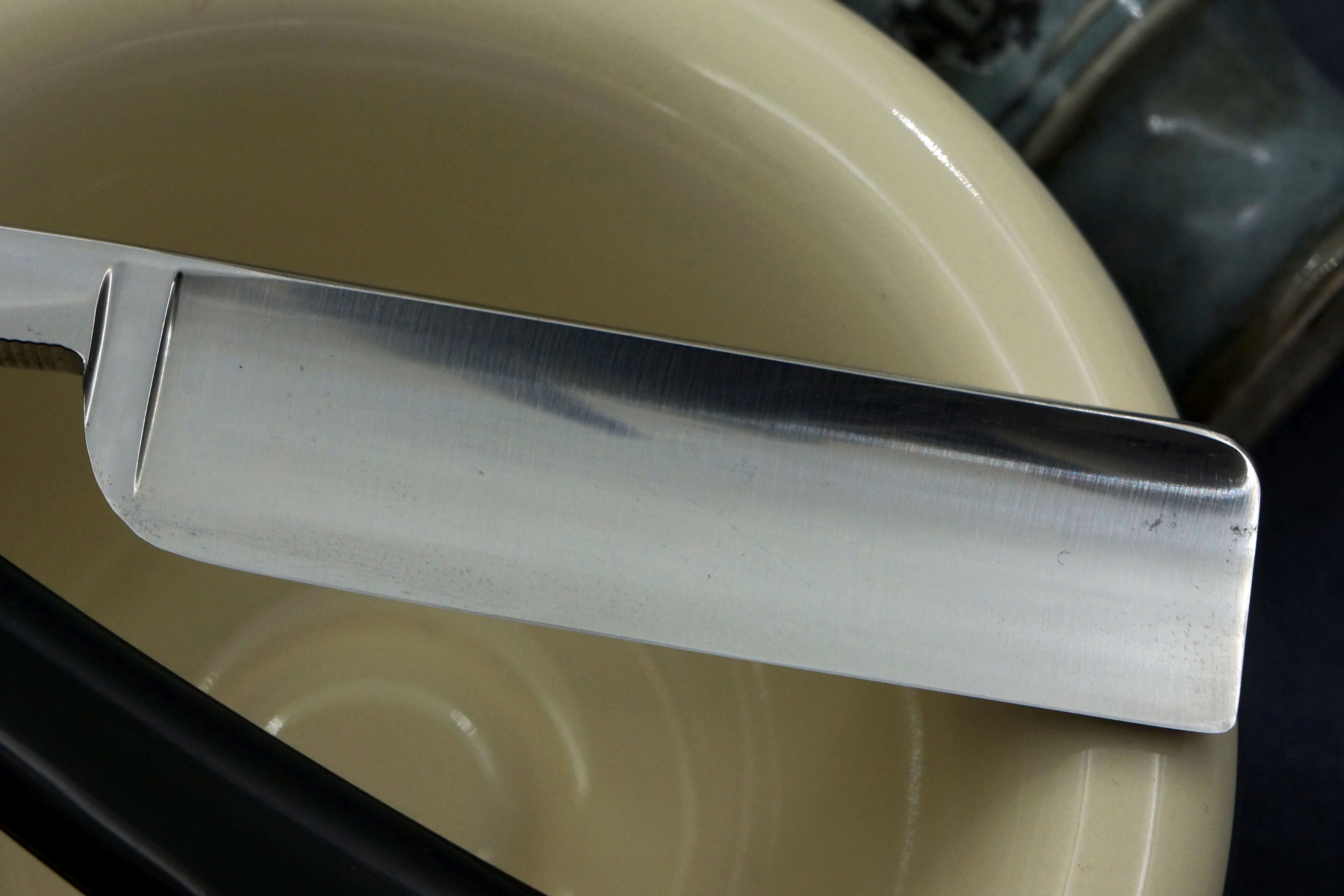 Ontario Cutlery - Near Pristine 6/8 Full Hollow Blade - American Vintage Straight Razor - Shave Ready