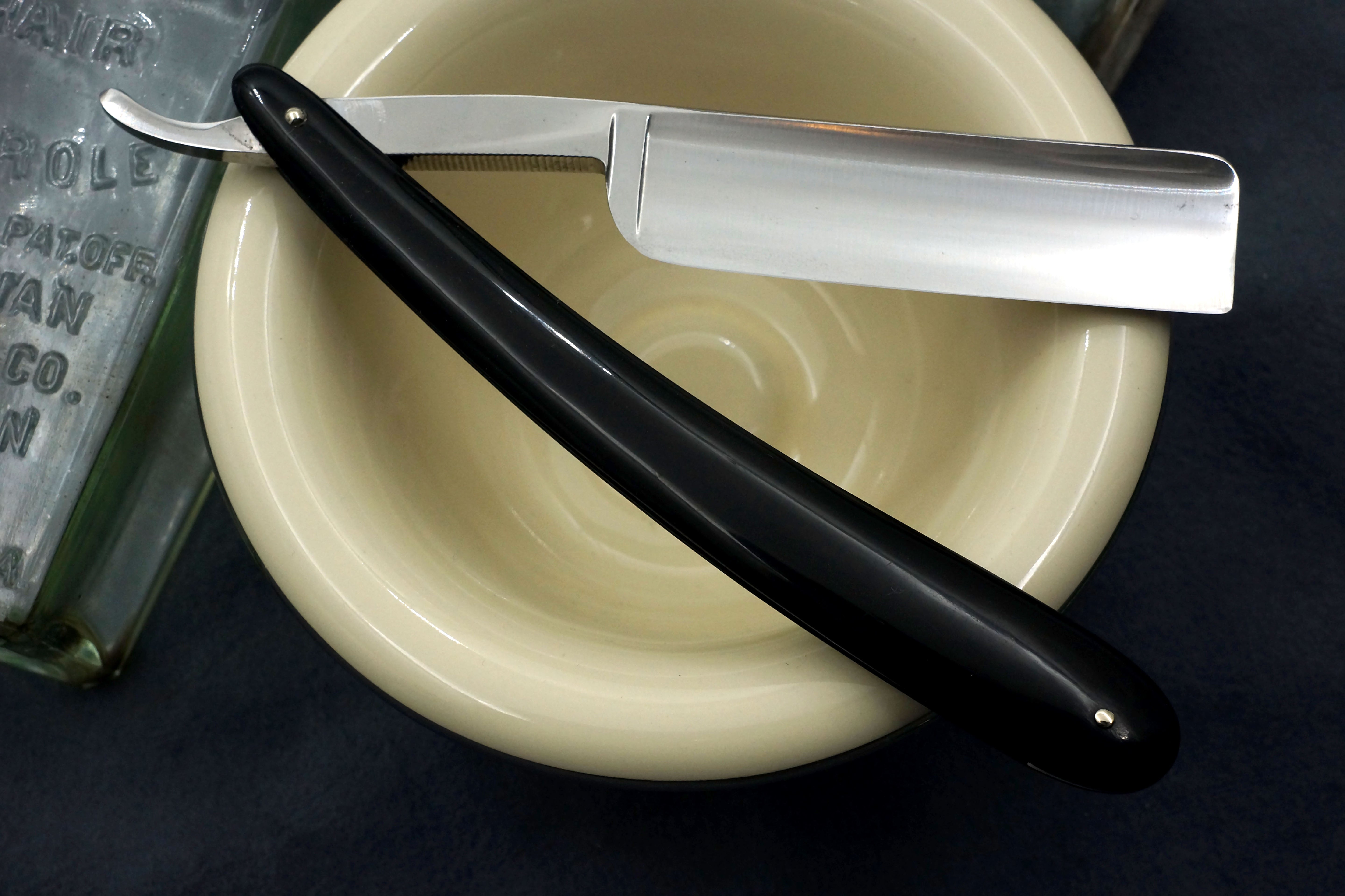 Ontario Cutlery - Near Pristine 6/8 Full Hollow Blade - American Vintage Straight Razor - Shave Ready