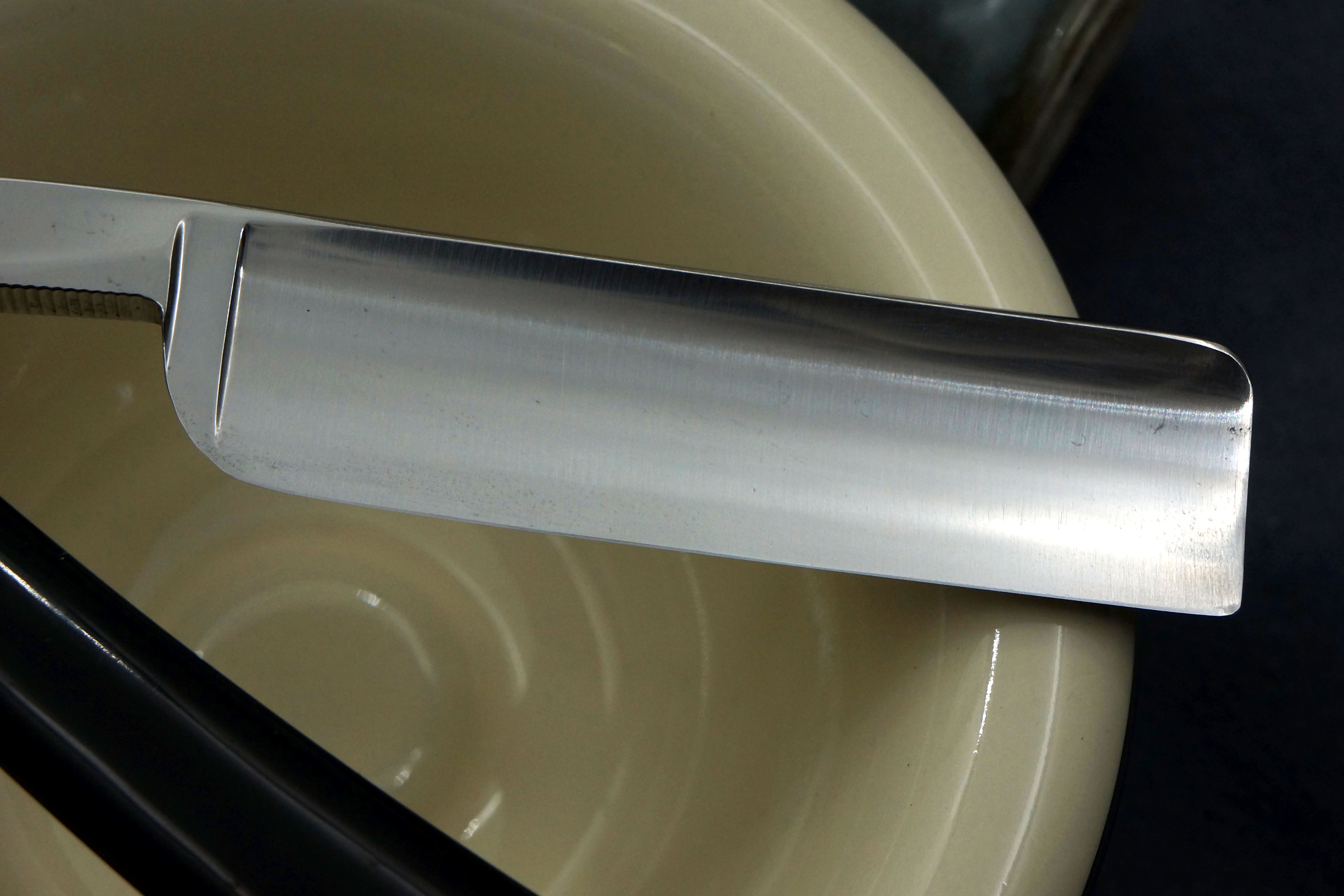 Ontario Cutlery - Near Pristine 6/8 Full Hollow Blade - American Vintage Straight Razor - Shave Ready