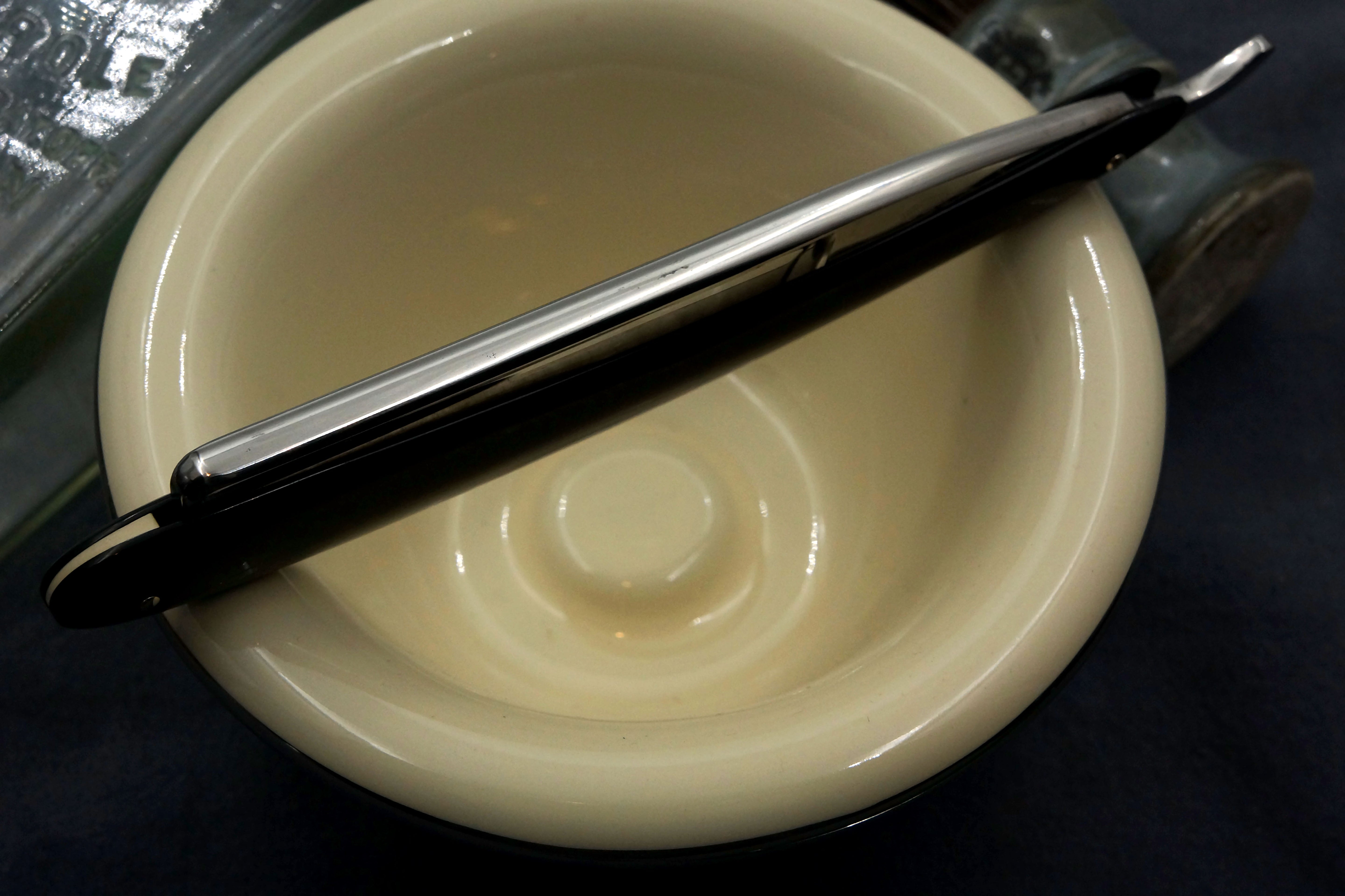 Ontario Cutlery - Near Pristine 6/8 Full Hollow Blade - American Vintage Straight Razor - Shave Ready