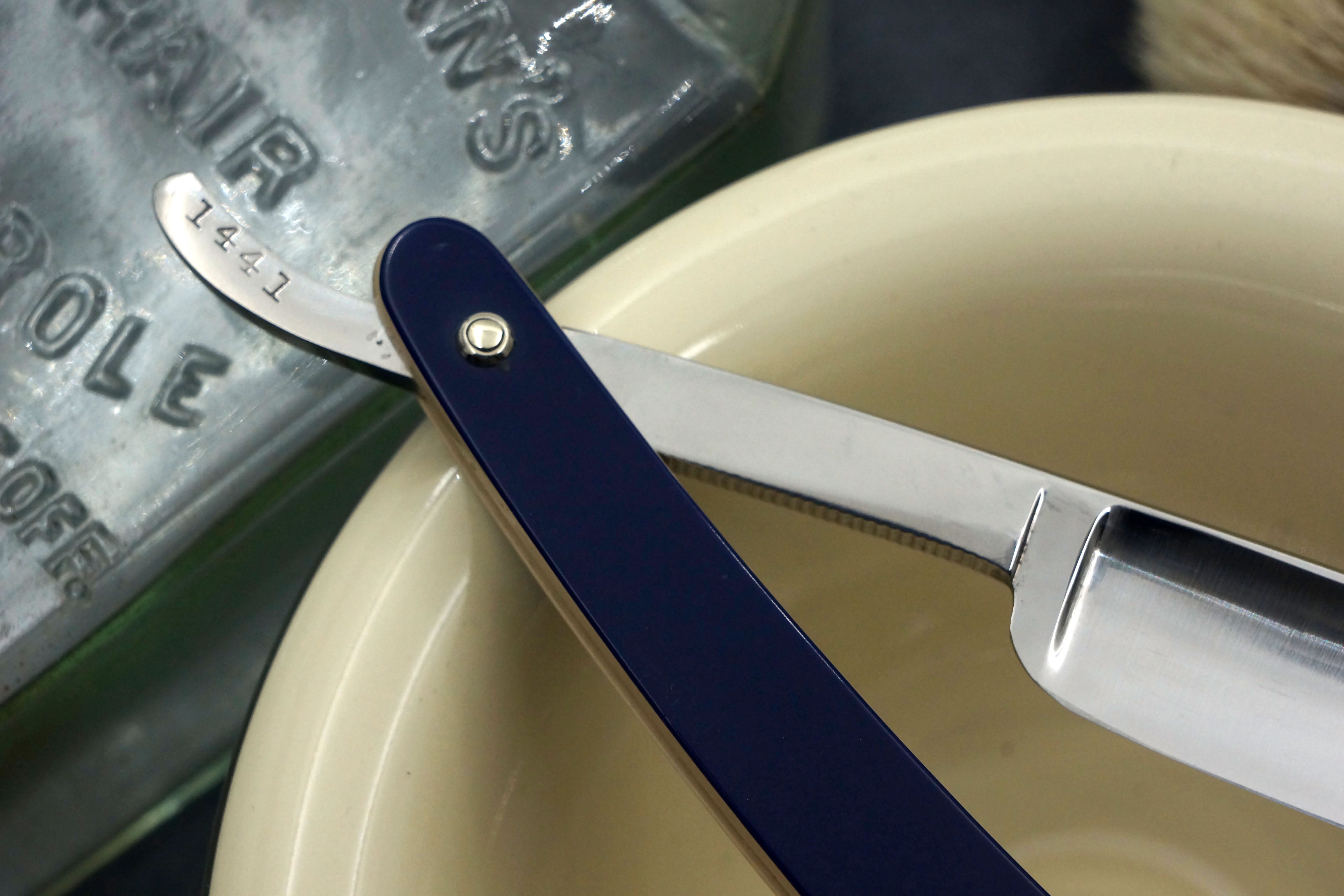George W. Korn "Blue Bird" 5/8 Full Hollow Blade -Near Mint American Straight Razor - Shave Ready