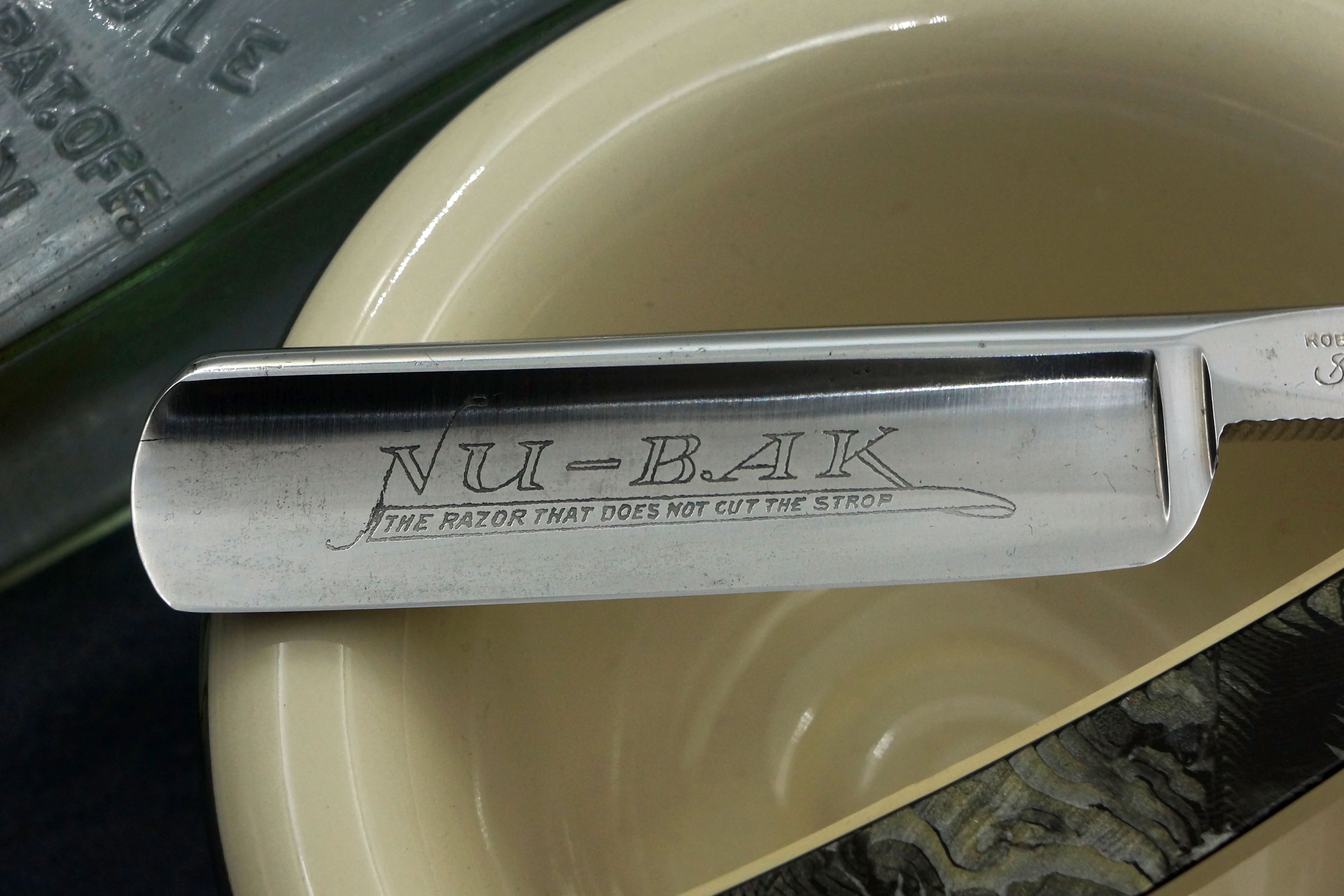 Robeson ShurEdge "Nu-Bak" - 6/8 Full Hollow -Near Mint USA Straight Razor - Shave Ready