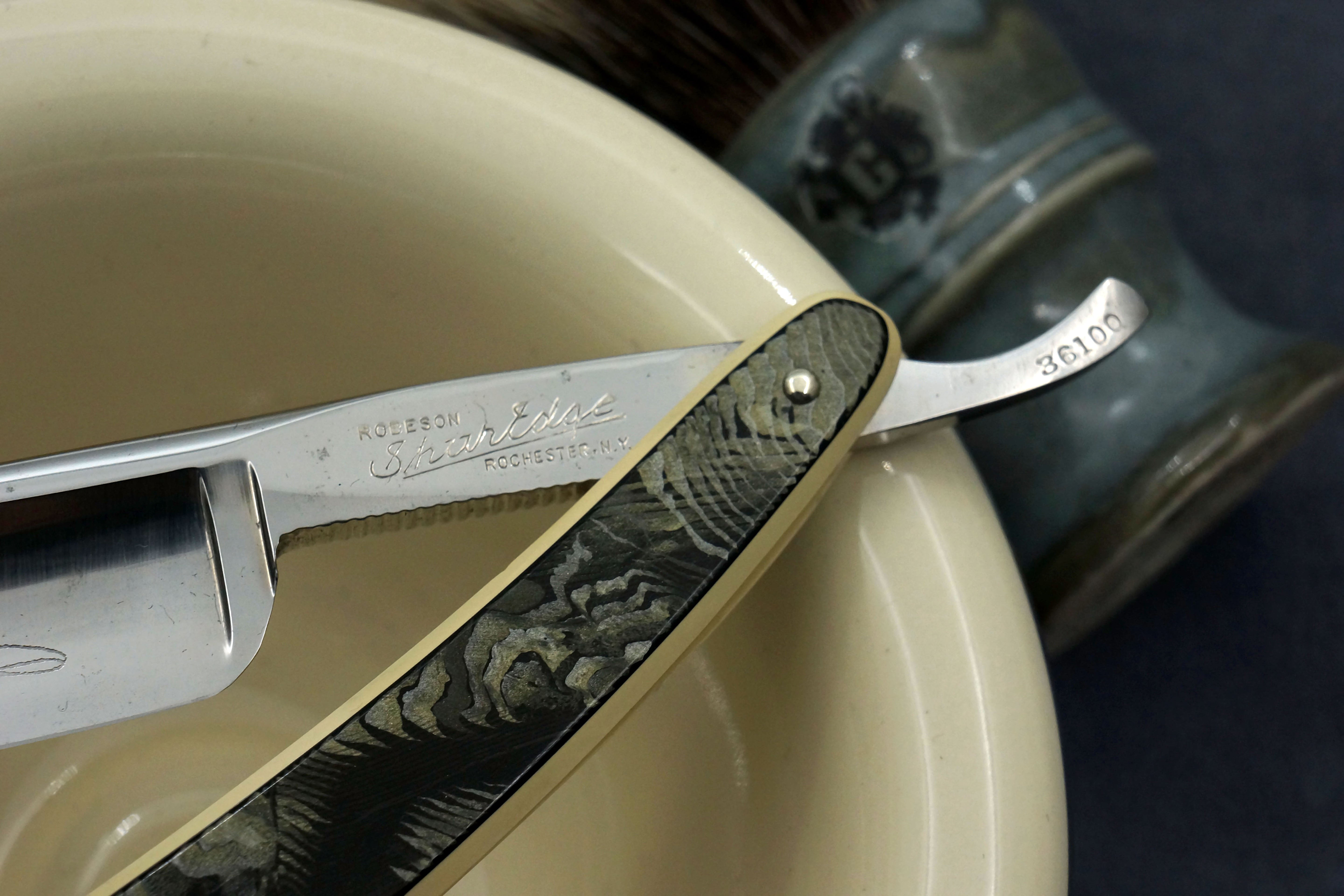 Robeson ShurEdge "Nu-Bak" - 6/8 Full Hollow -Near Mint USA Straight Razor - Shave Ready