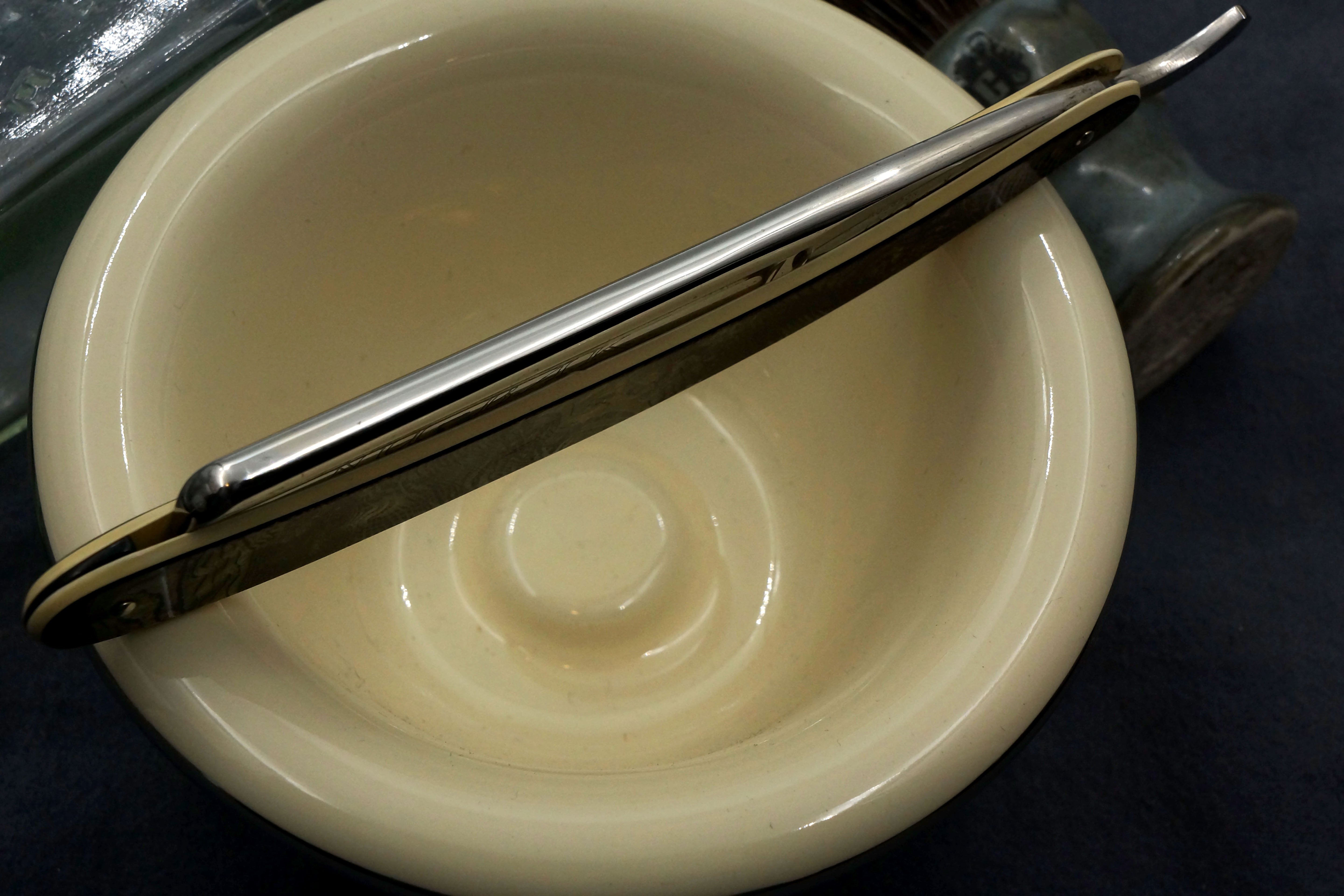 Robeson ShurEdge "Nu-Bak" - 6/8 Full Hollow -Near Mint USA Straight Razor - Shave Ready