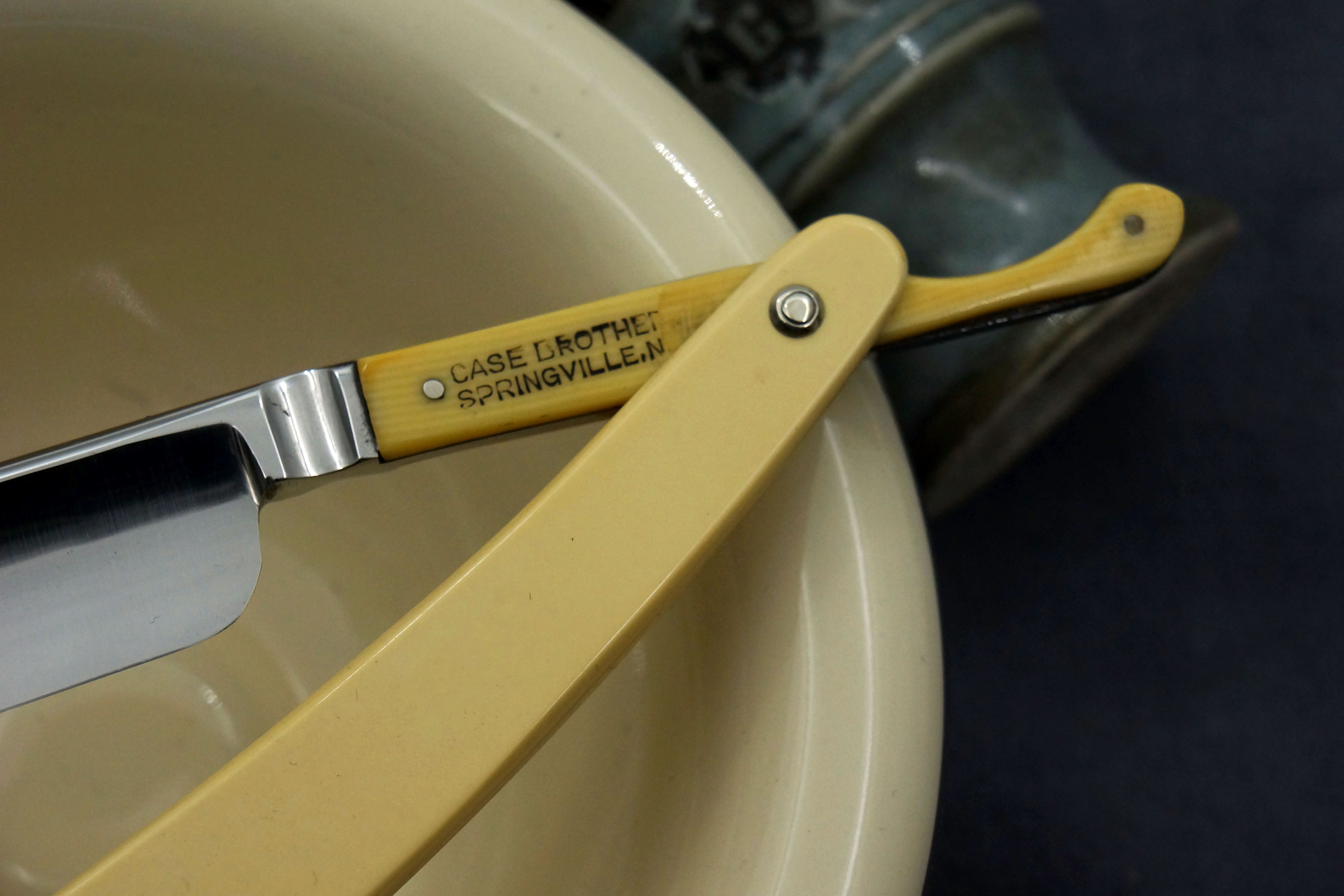 Case Bros. Springville NY - 5/8 Excellent Clad Tang Scarce American Straight Razor - Shave Ready