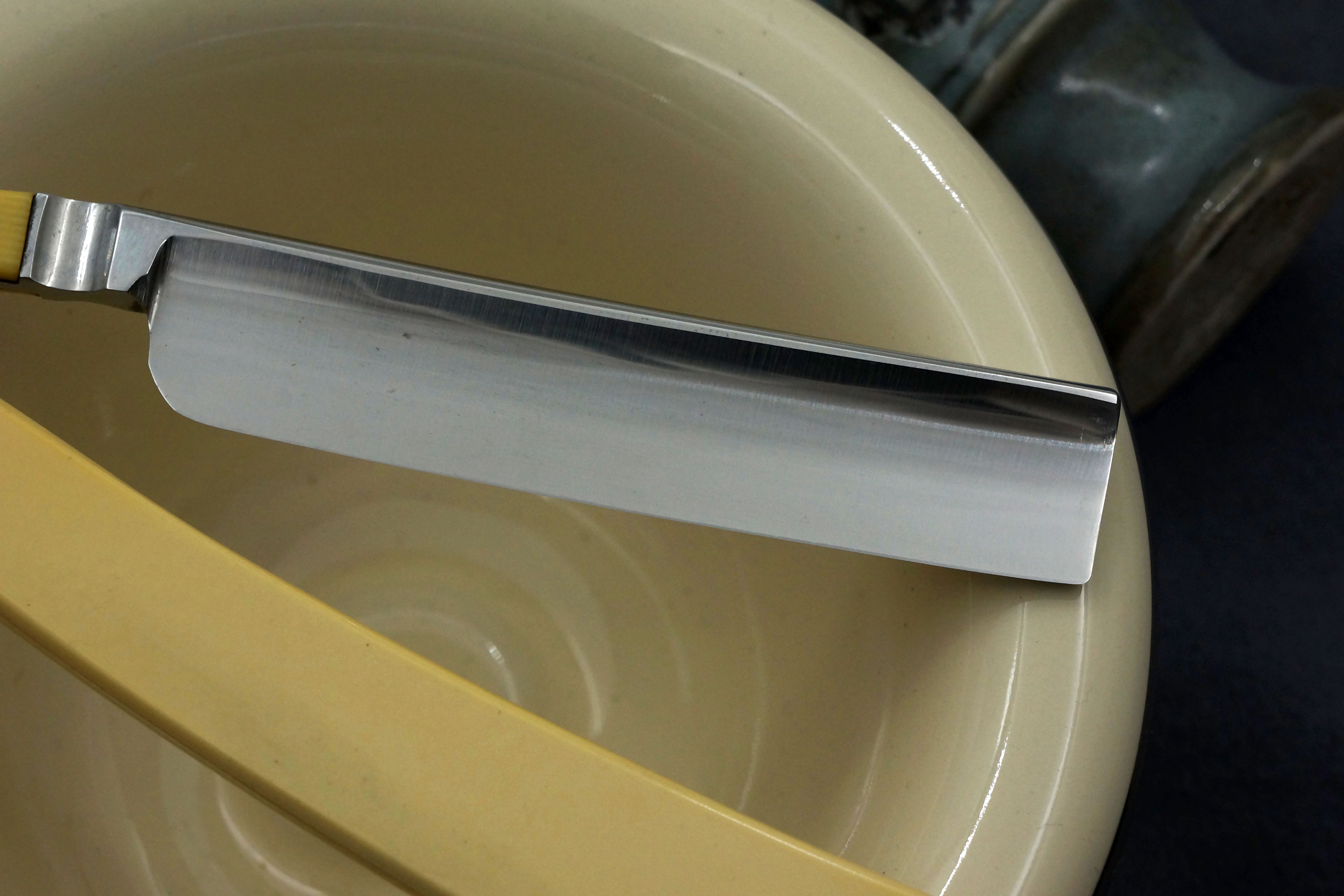 Case Bros. Springville NY - 5/8 Excellent Clad Tang Scarce American Straight Razor - Shave Ready