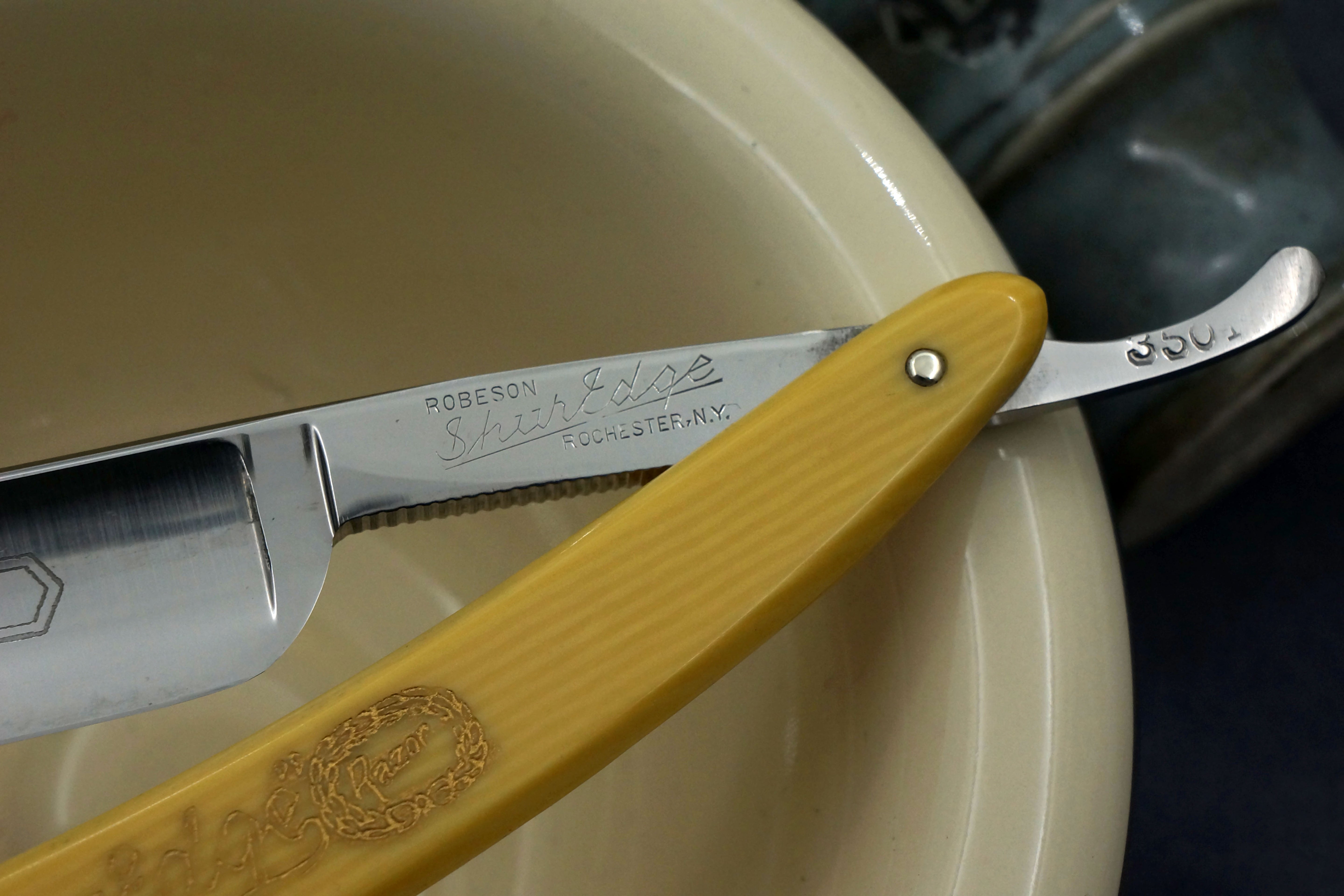 Robeson Suredge "White King" - 11/16 Full Hollow Blade - Scarce Vintage NY American Straight Razor - Shave Ready