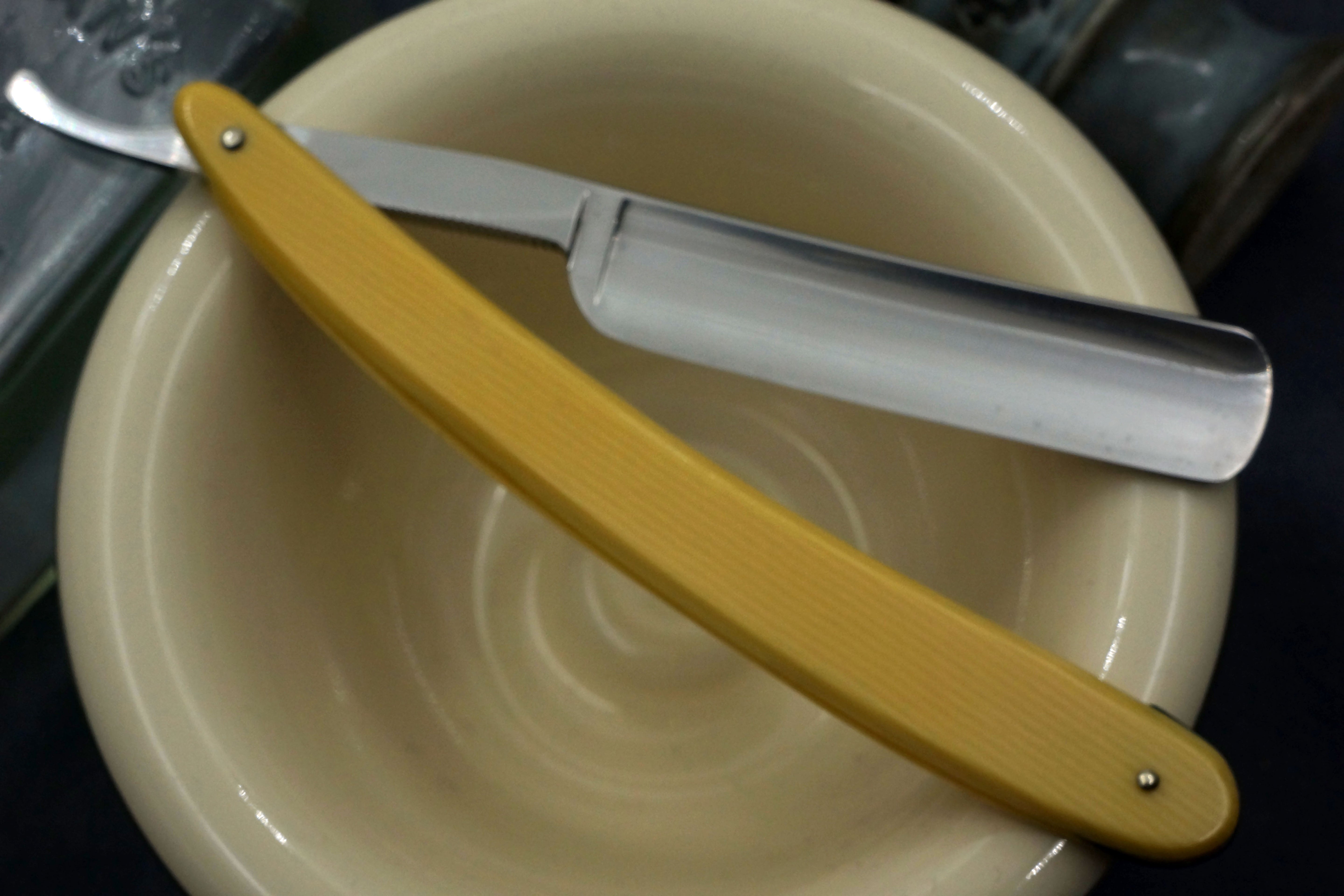 Robeson Suredge "White King" - 11/16 Full Hollow Blade - Scarce Vintage NY American Straight Razor - Shave Ready