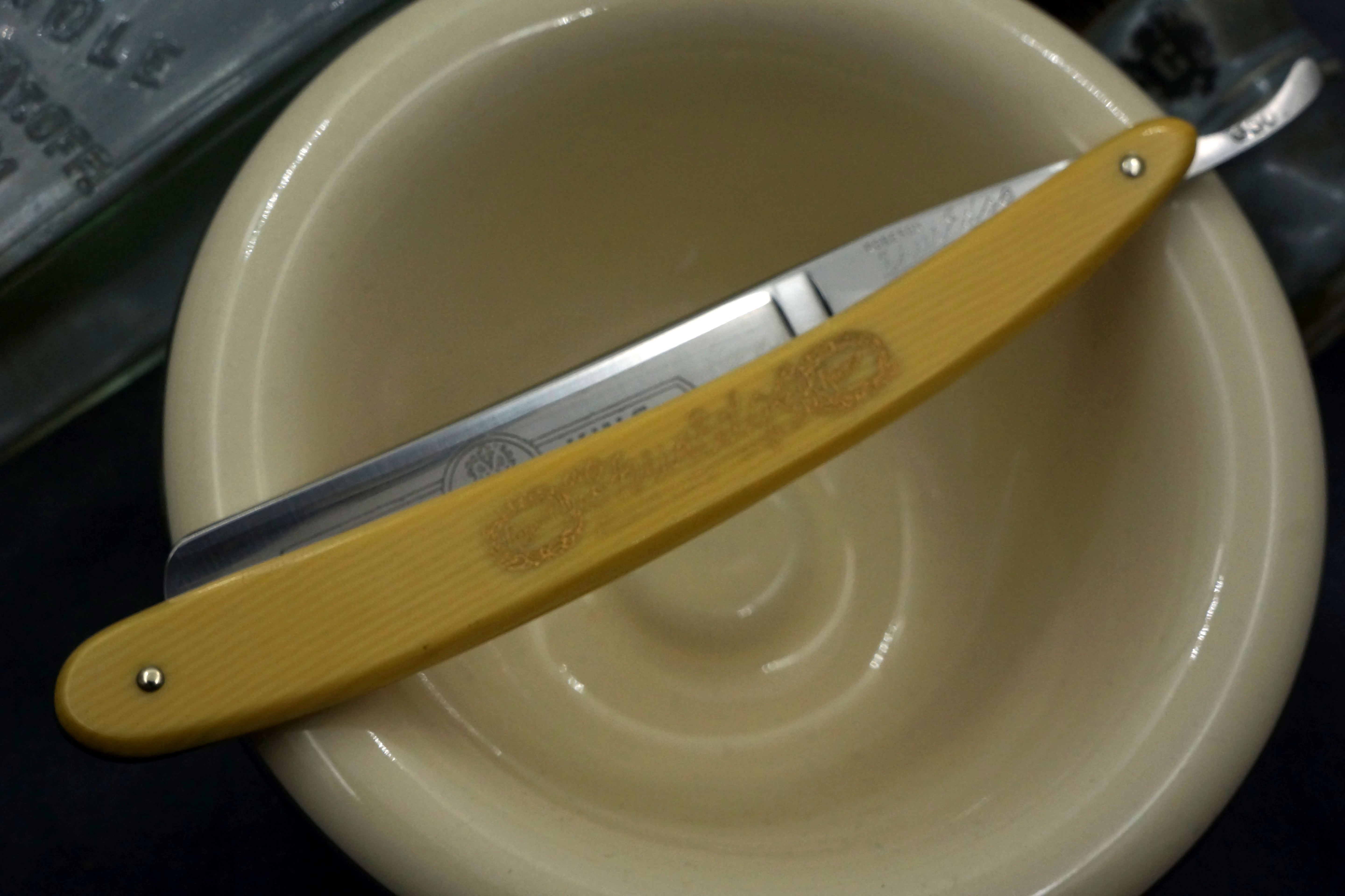 Robeson Suredge "White King" - 11/16 Full Hollow Blade - Scarce Vintage NY American Straight Razor - Shave Ready
