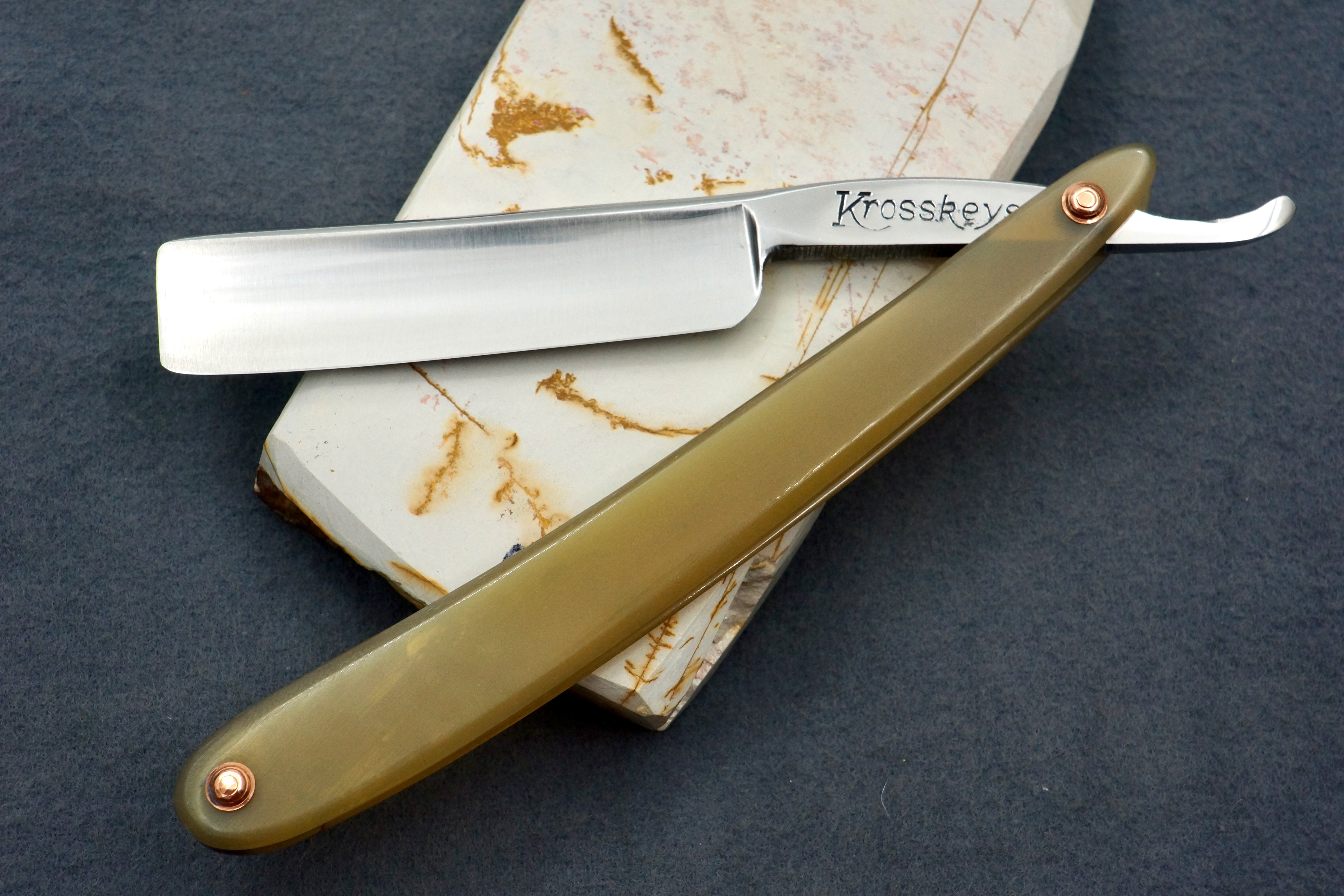 Griffith Krosskeys Sheffield Steel 11/16 Full Hollow Blade - Blonde Horn Scales Artisan Straight Razor