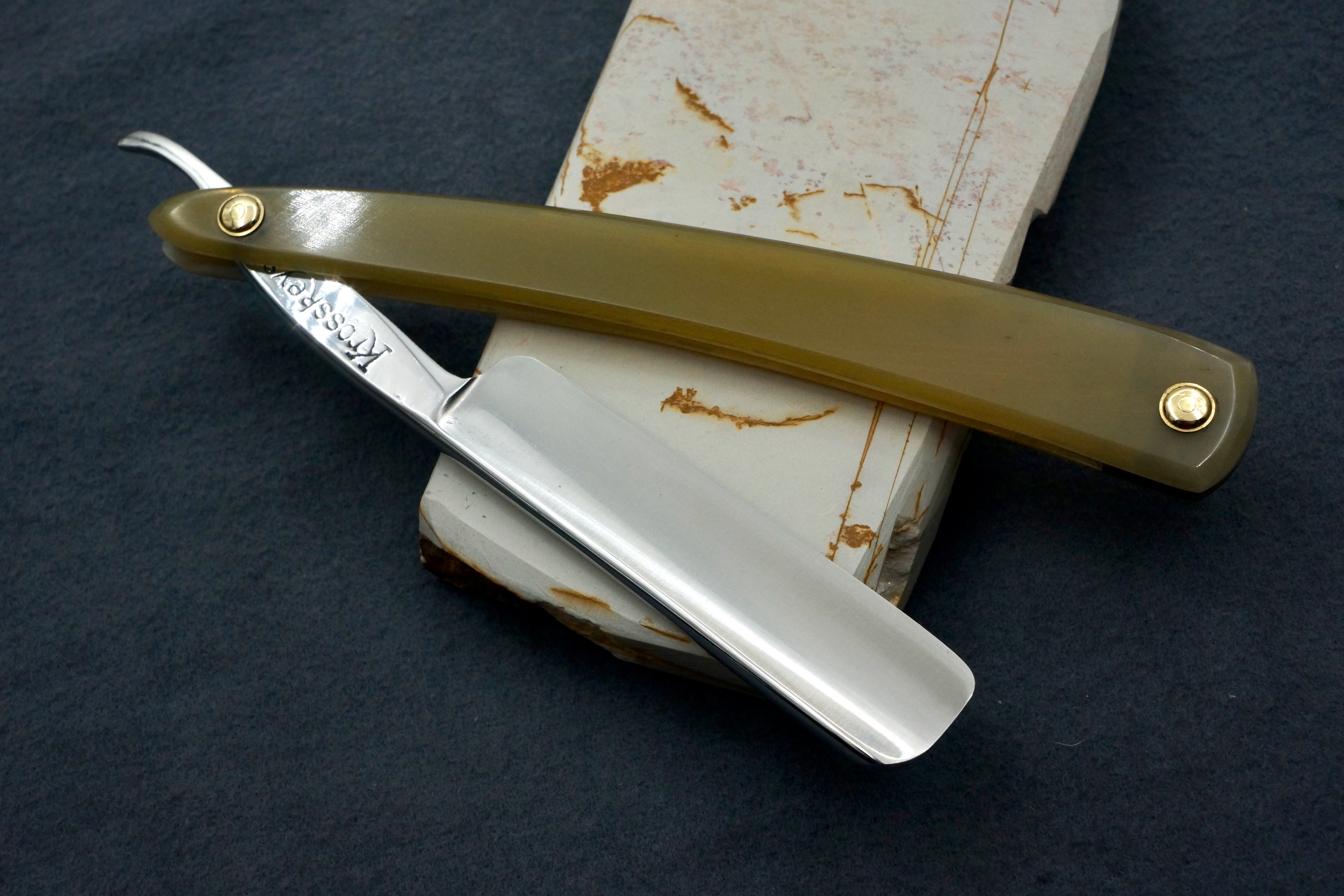 Griffith Krosskeys Sheffield Steel 11/16 Full Hollow Blade - Blonde Horn Scales Artisan Straight Razor