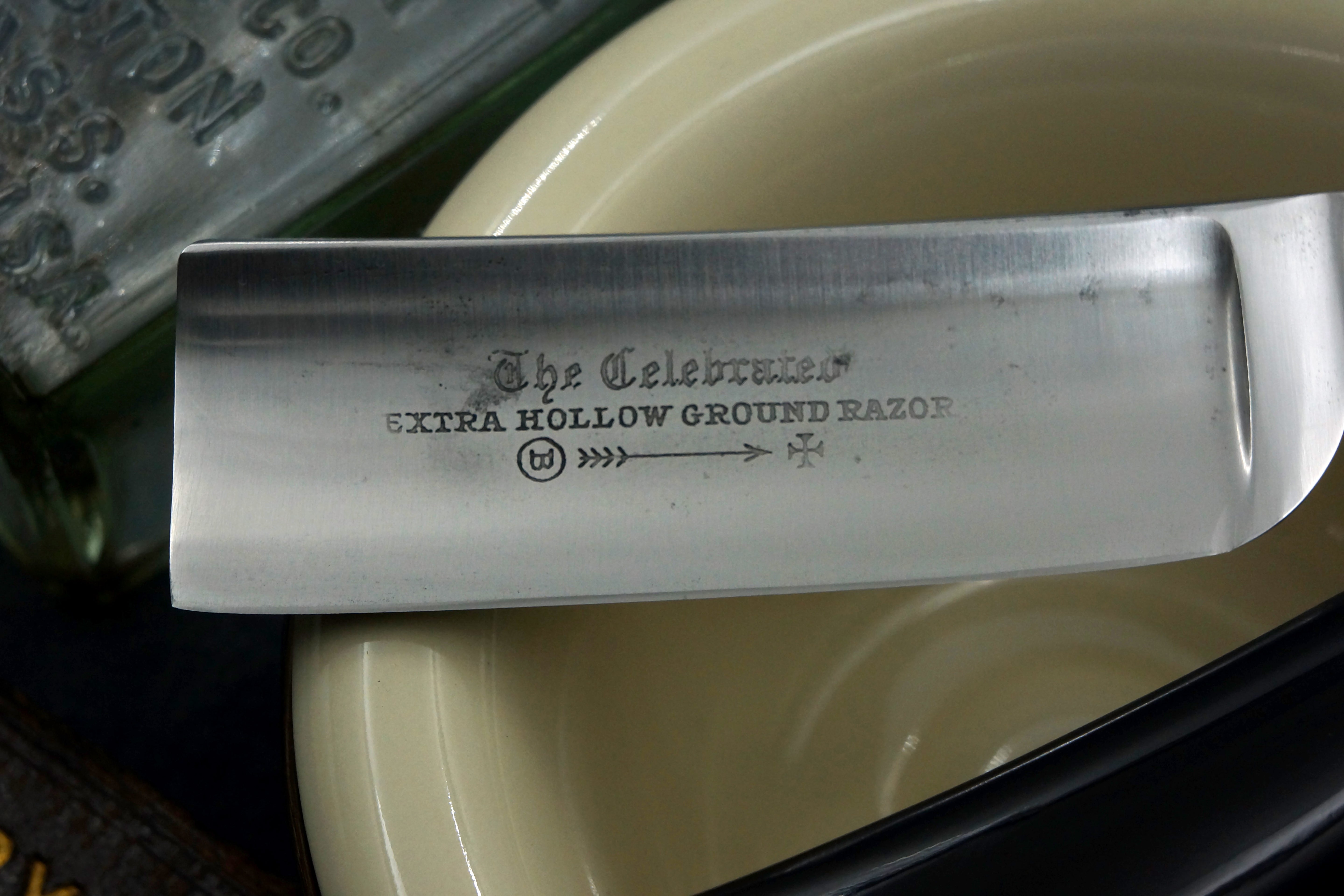 Wade & Butcher "Celebrated Extra Hollow Ground" 8/8 Blade Sheffield Straight Razor - Shave Ready