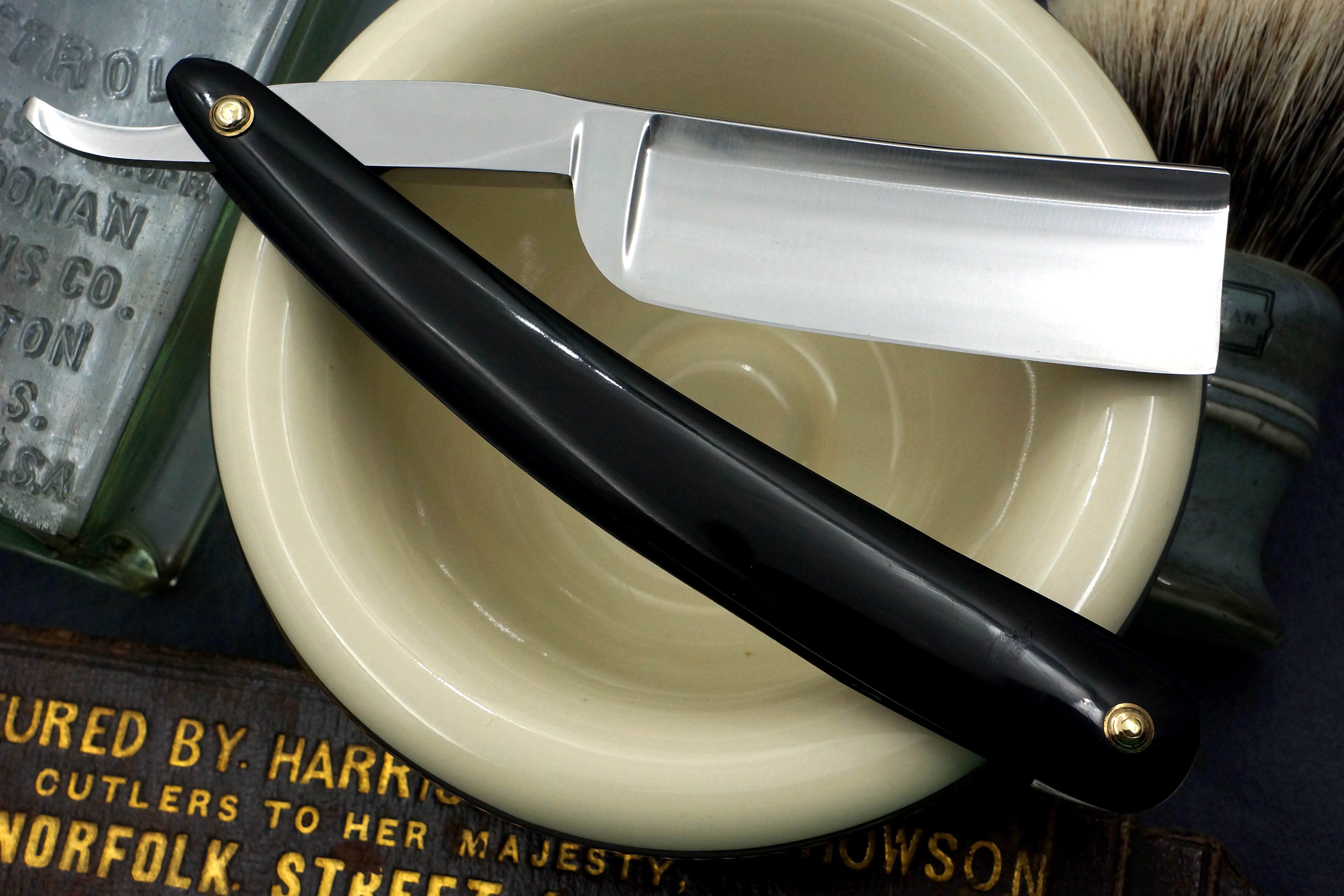 Wade & Butcher "Celebrated Extra Hollow Ground" 8/8 Blade Sheffield Straight Razor - Shave Ready