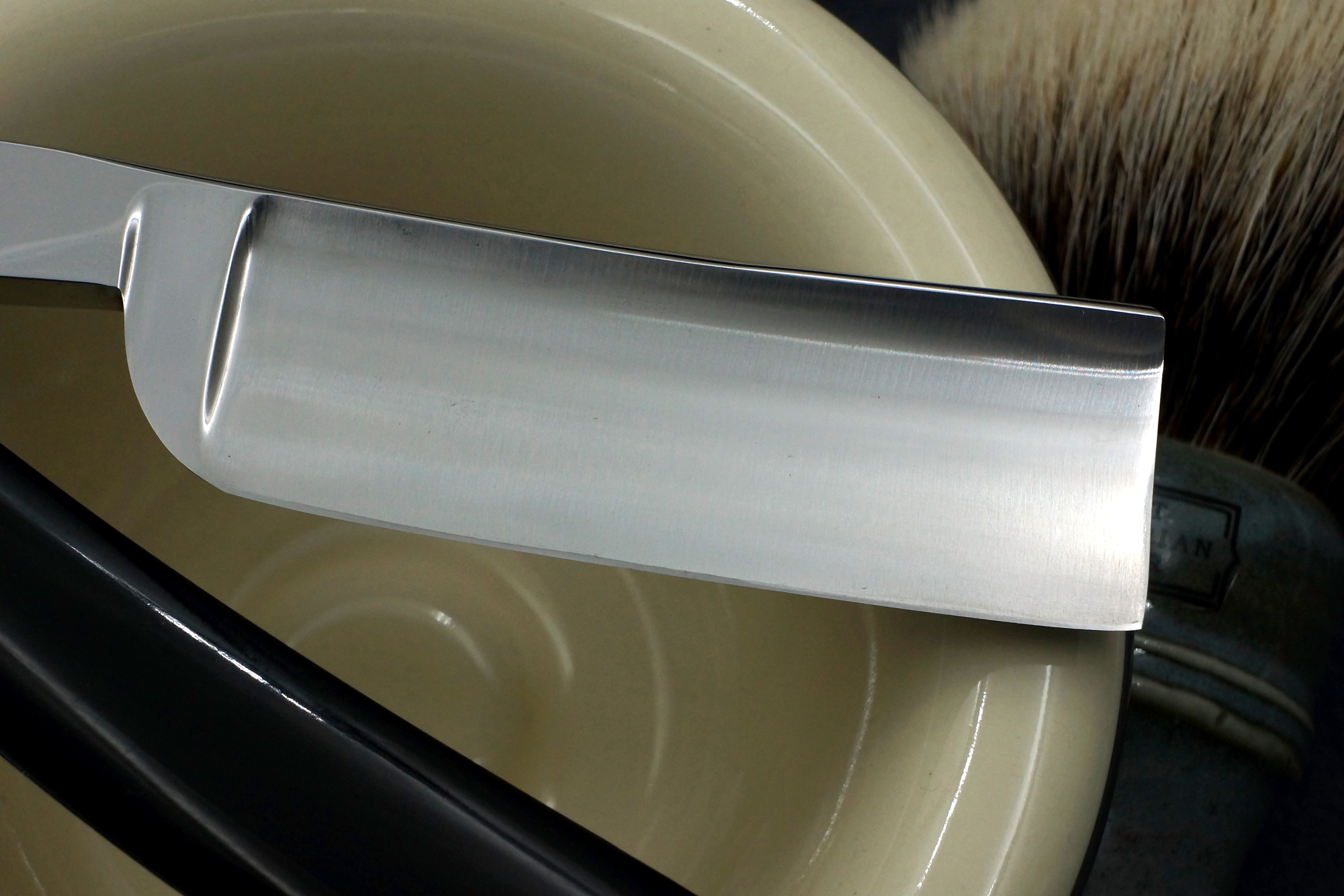 Wade & Butcher "Celebrated Extra Hollow Ground" 8/8 Blade Sheffield Straight Razor - Shave Ready