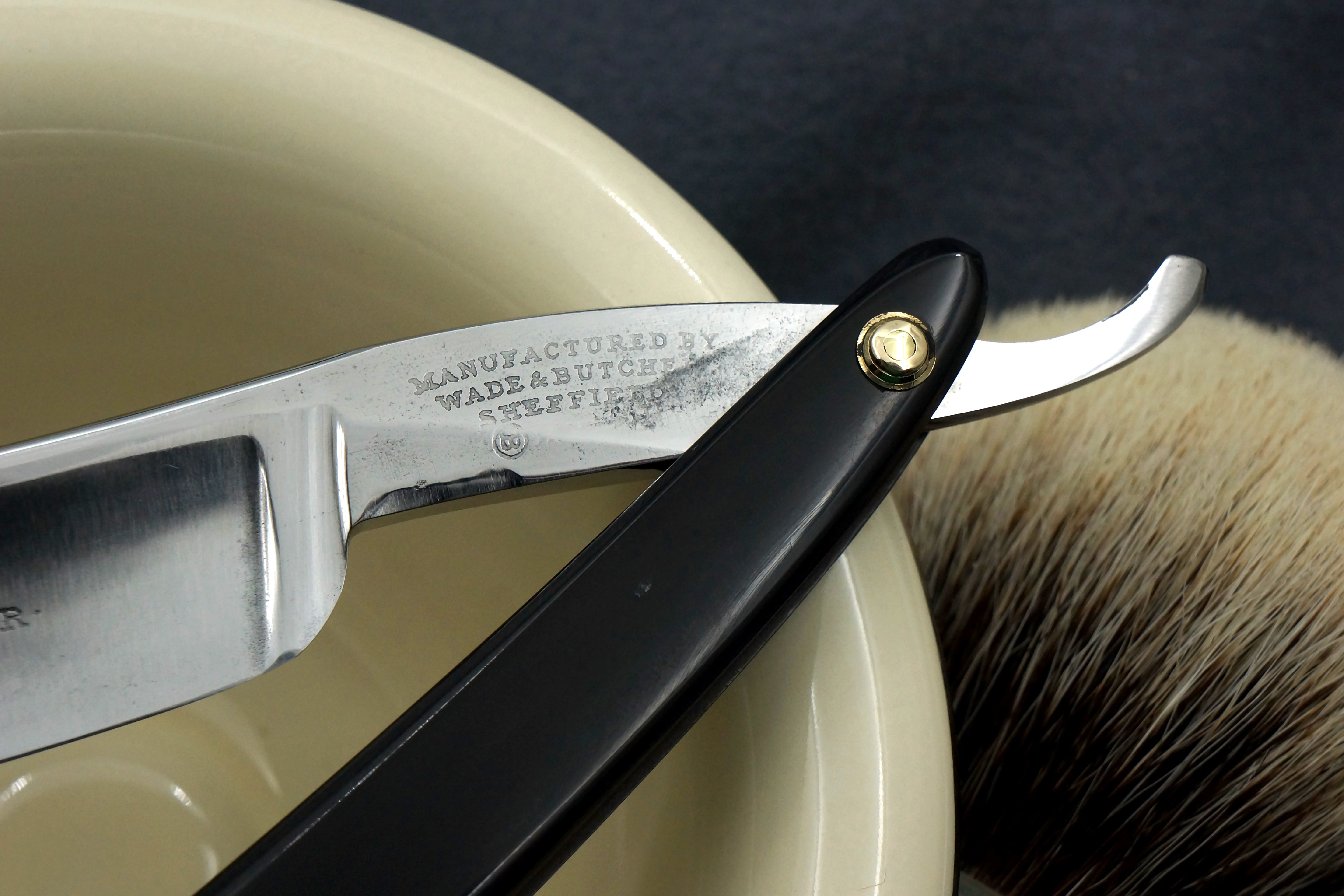 Wade & Butcher Celebrated Hollow Ground 13/16" wide - Fully Restored with New Horn Scales Sheffield Straight Razor - Shave Ready