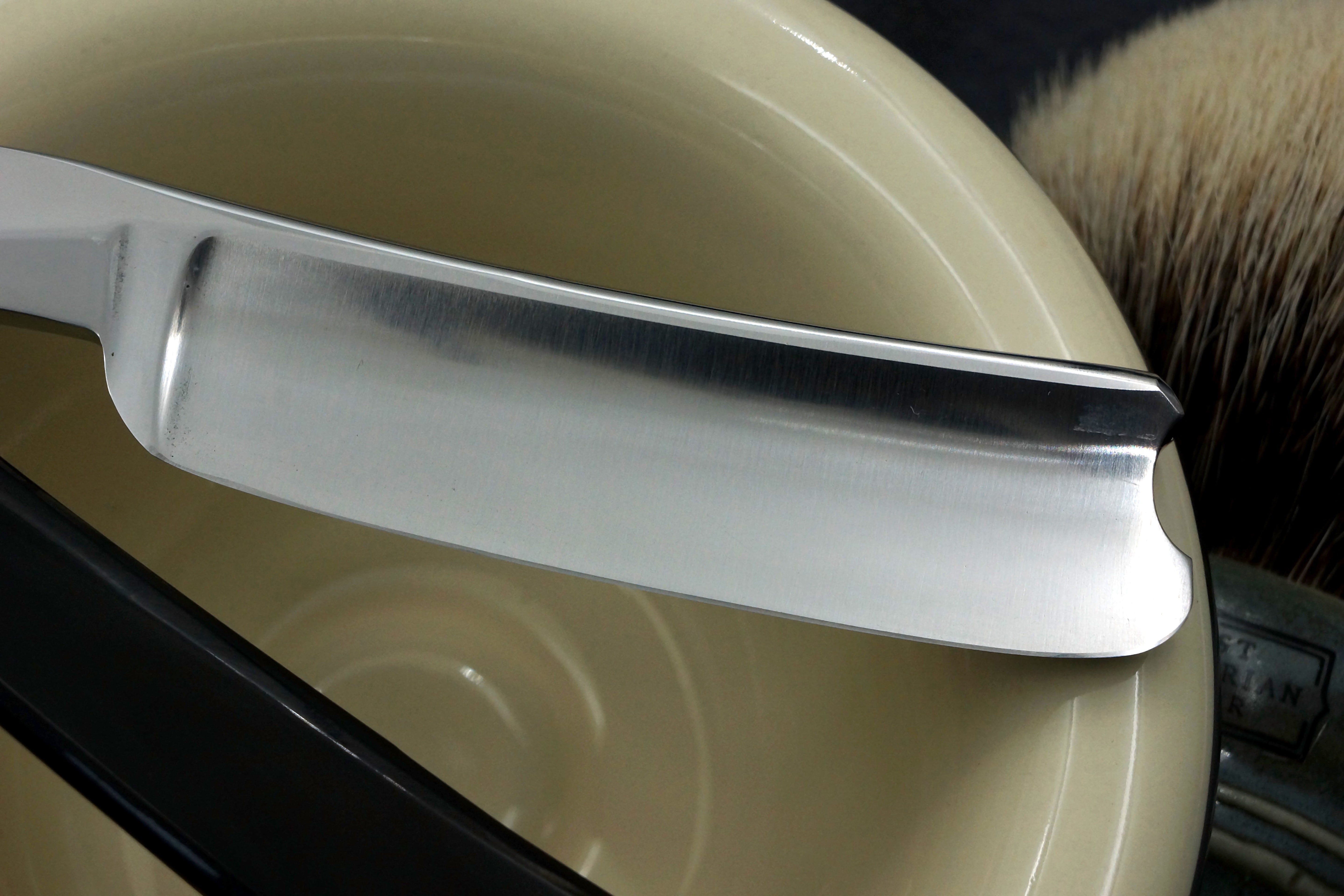 Wade & Butcher Celebrated Hollow Ground 13/16" wide - Fully Restored with New Horn Scales Sheffield Straight Razor - Shave Ready