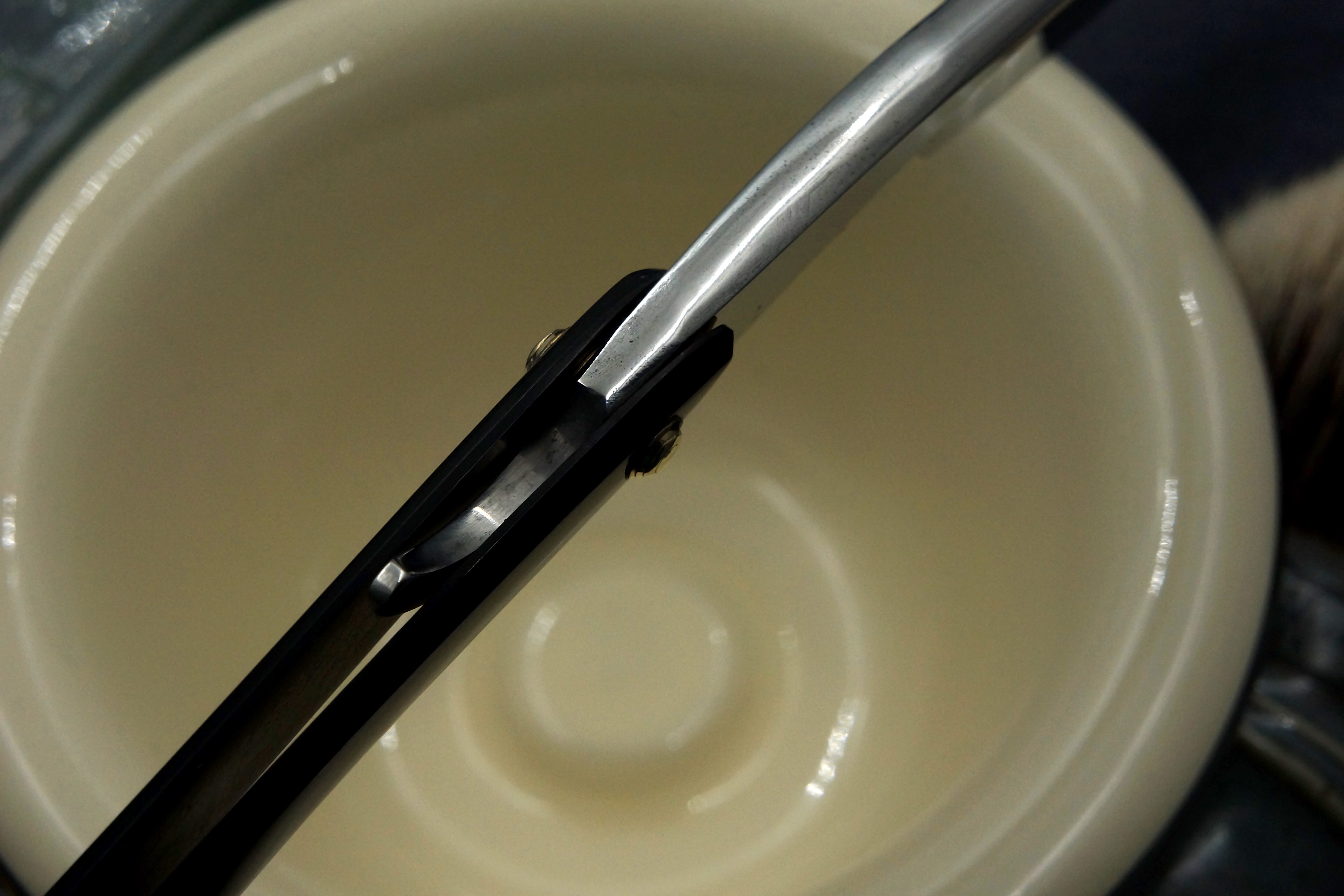 Wade & Butcher Celebrated Hollow Ground 13/16" wide - Fully Restored with New Horn Scales Sheffield Straight Razor - Shave Ready
