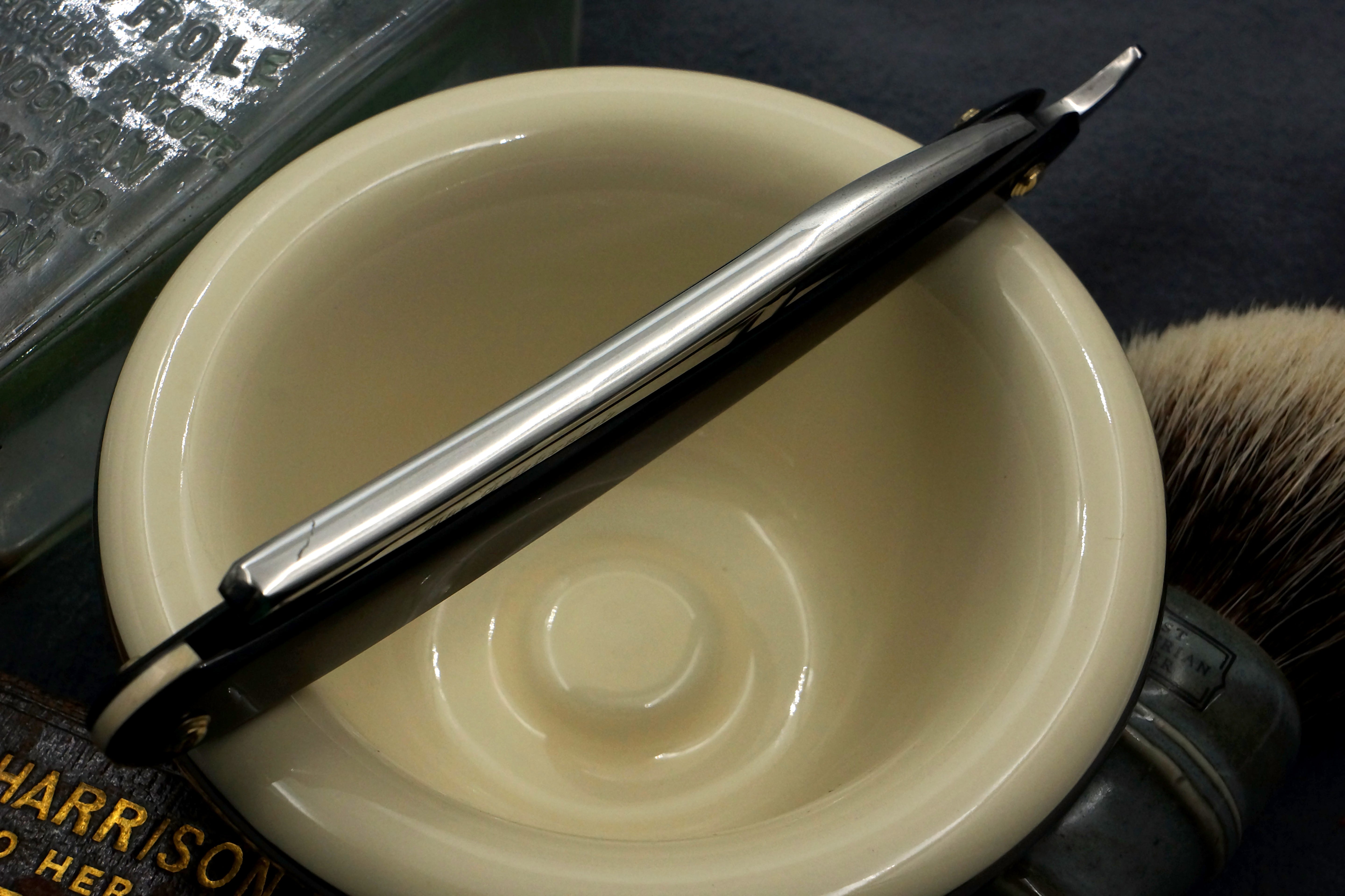 Wade & Butcher Celebrated Hollow Ground 13/16" wide - Fully Restored with New Horn Scales Sheffield Straight Razor - Shave Ready