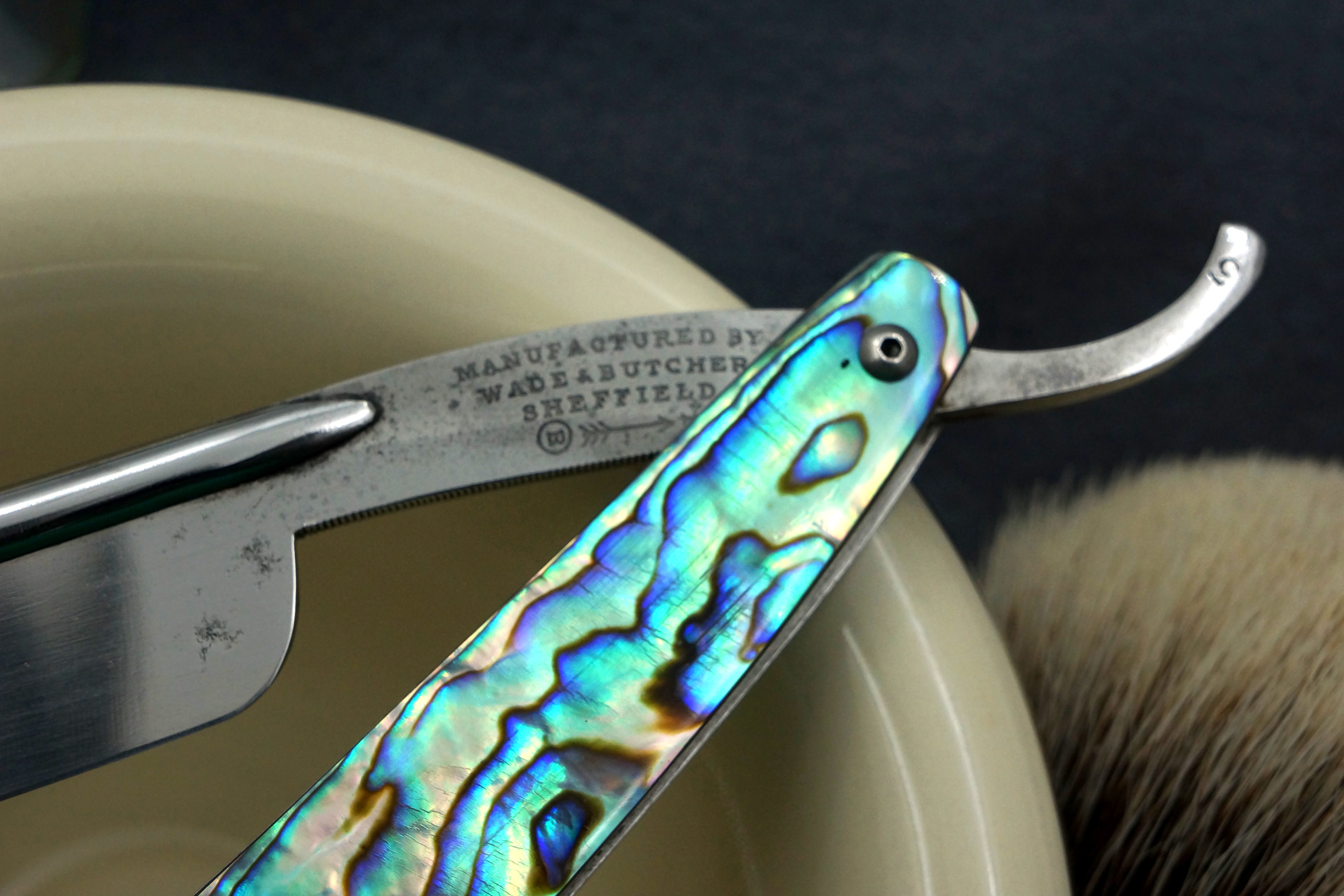 Wade & Butcher - Stunning 13/16 Frameback with Abalone Scales Sheffield Straight Razor - Shave Ready
