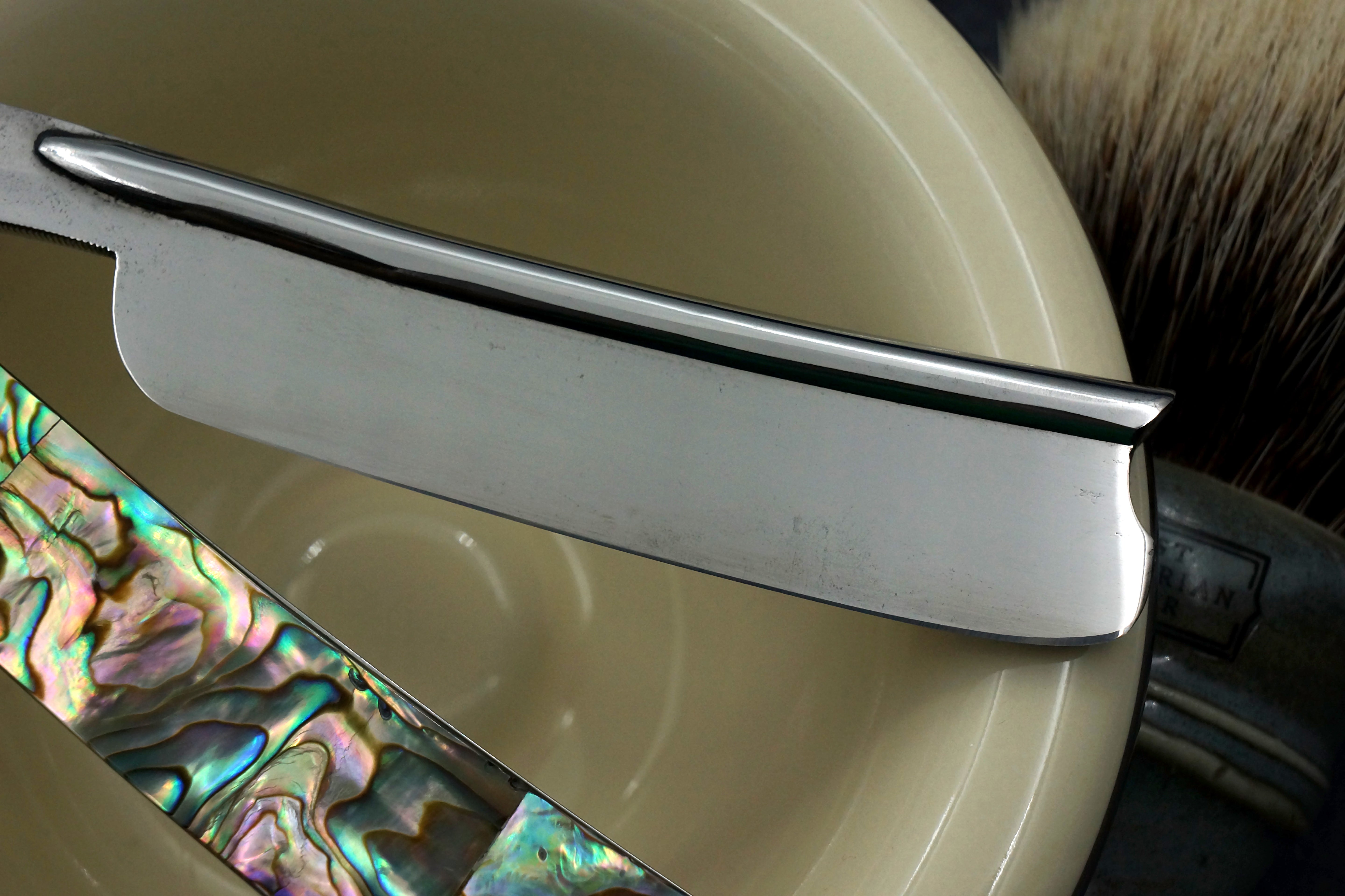 Wade & Butcher - Stunning 13/16 Frameback with Abalone Scales Sheffield Straight Razor - Shave Ready