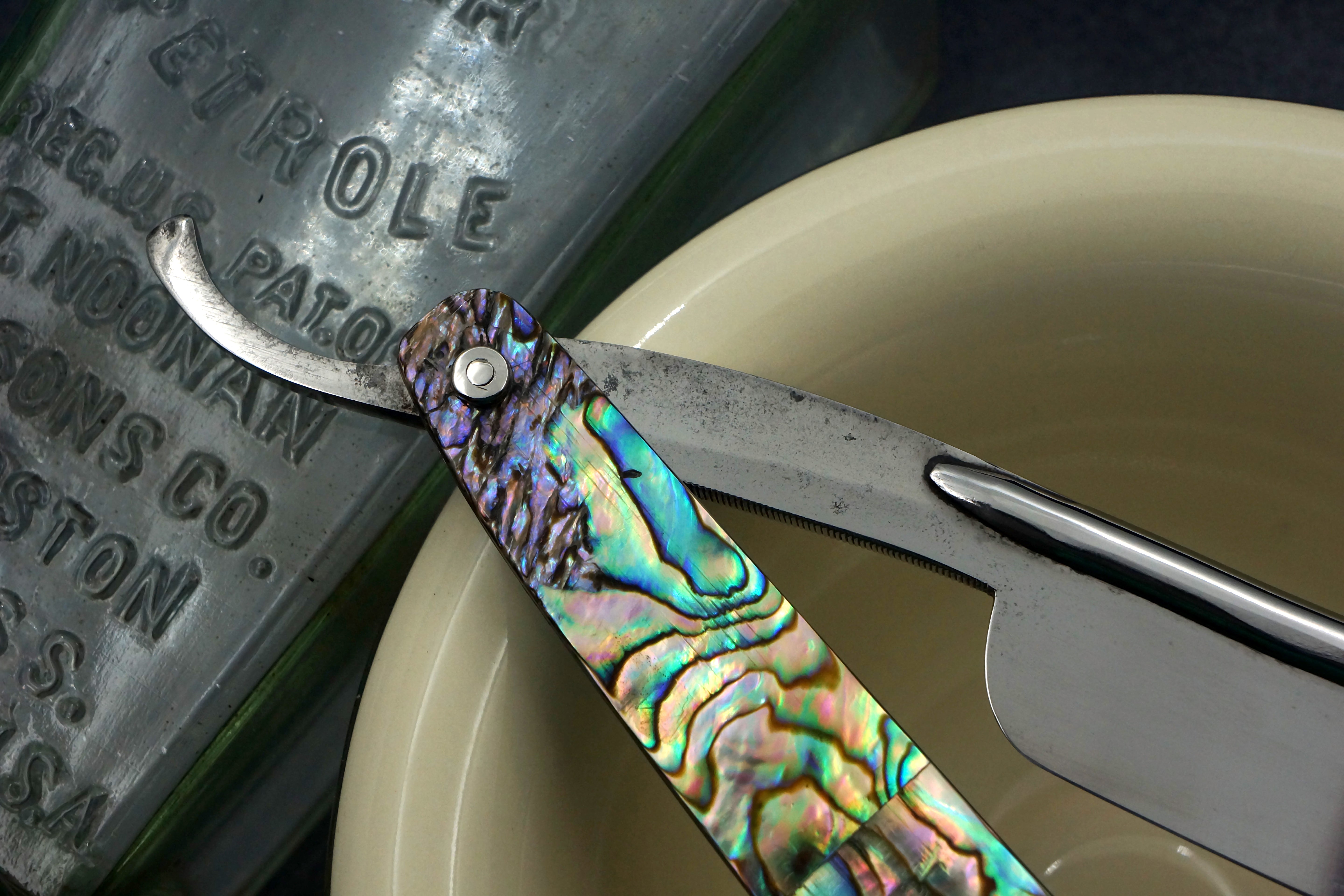 Wade & Butcher - Stunning 13/16 Frameback with Abalone Scales Sheffield Straight Razor - Shave Ready