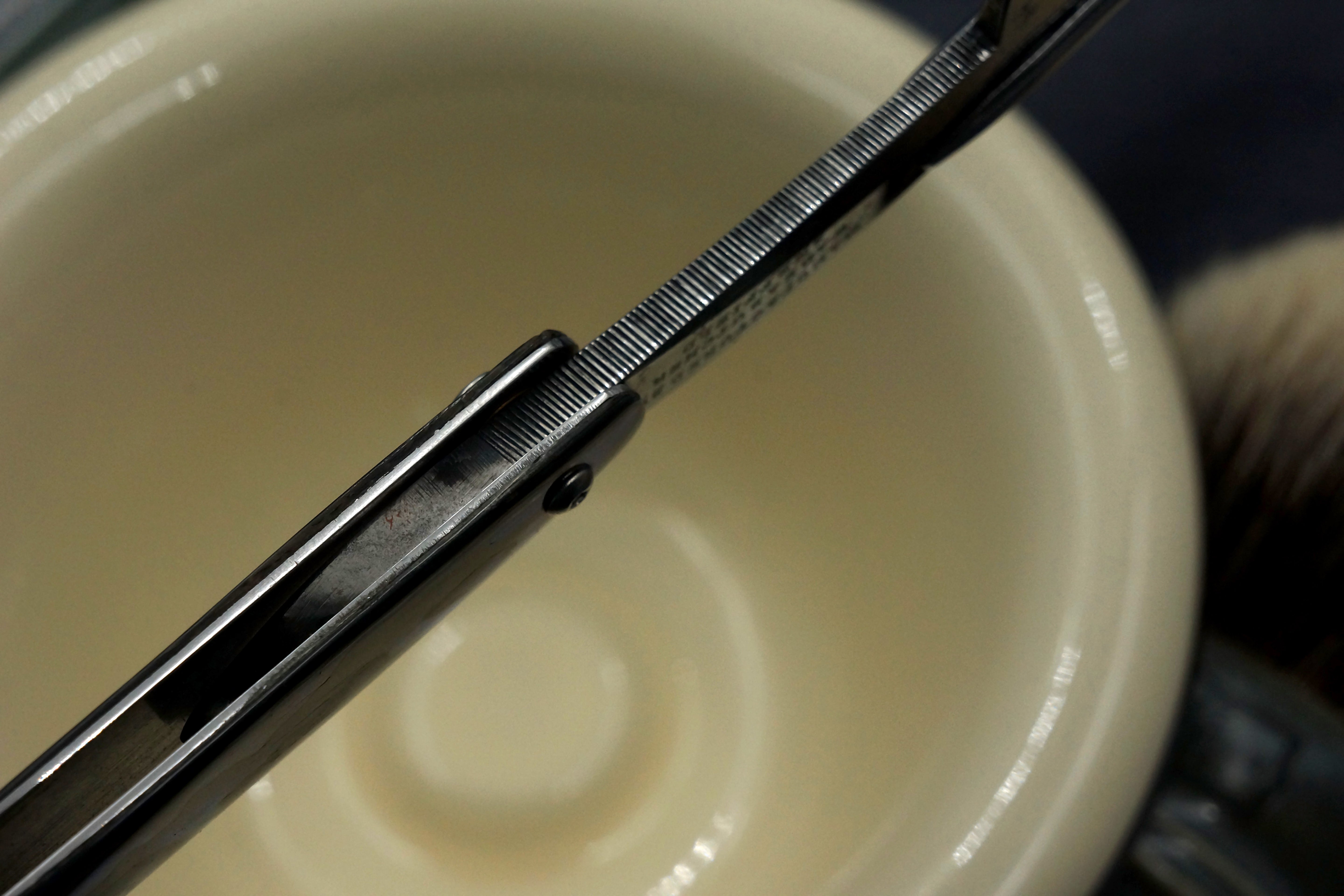 Wade & Butcher - Stunning 13/16 Frameback with Abalone Scales Sheffield Straight Razor - Shave Ready