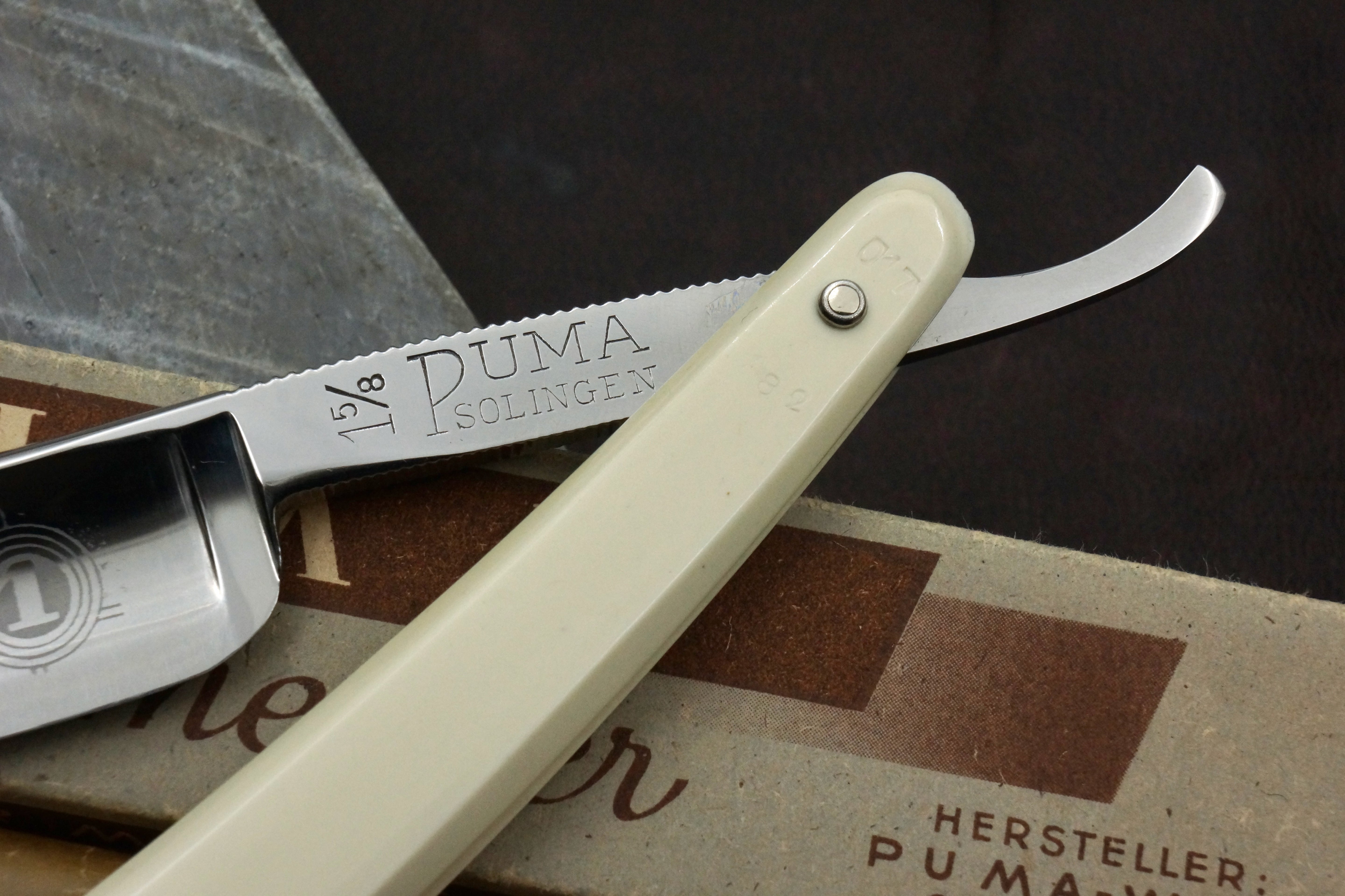 Puma No.1 "Friseur Freund" 5/8 - Near Pristine Vintage Solingen Straight Razor - Shave Ready