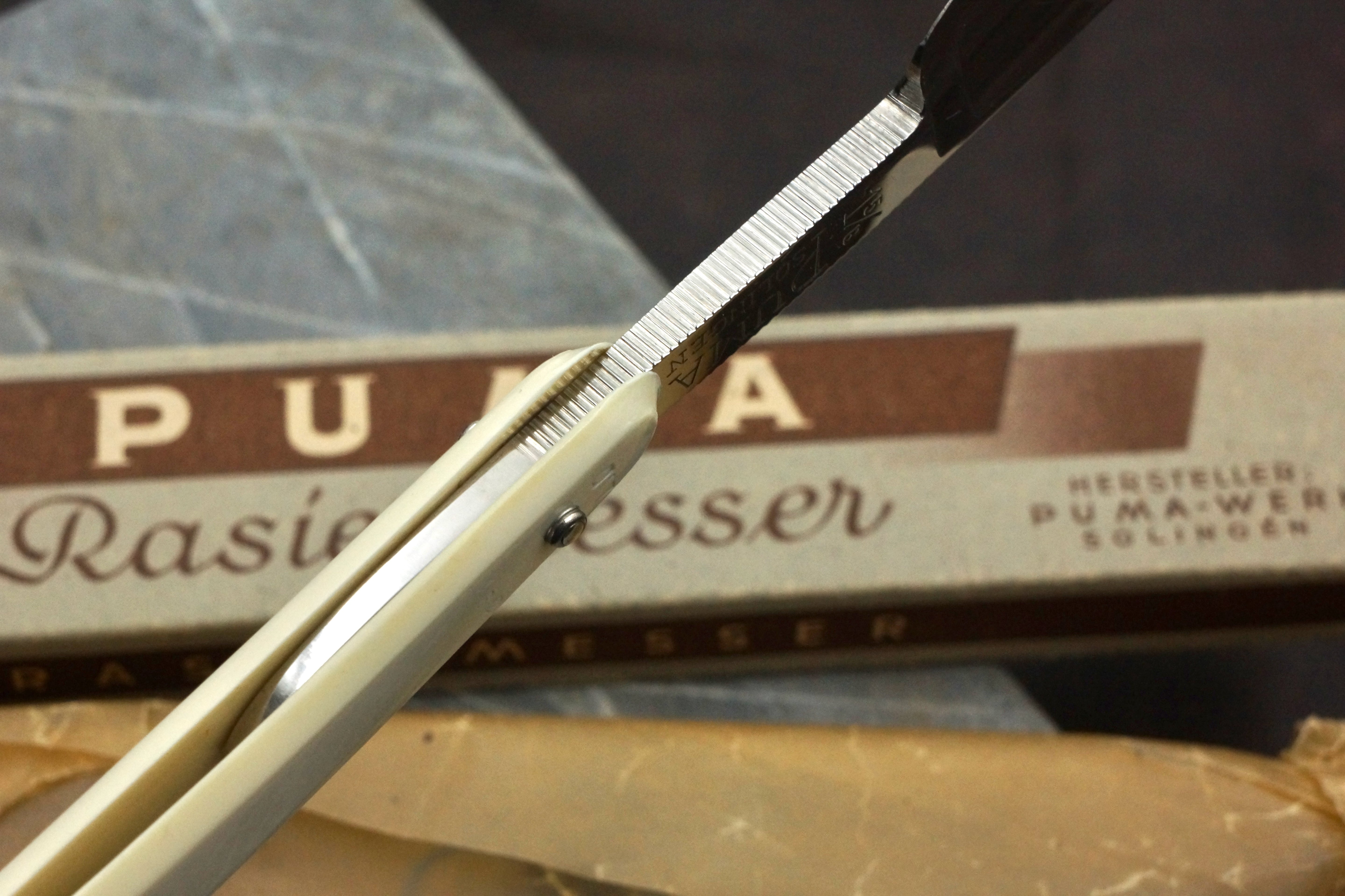 Puma No.1 "Friseur Freund" 5/8 - Near Pristine Vintage Solingen Straight Razor - Shave Ready