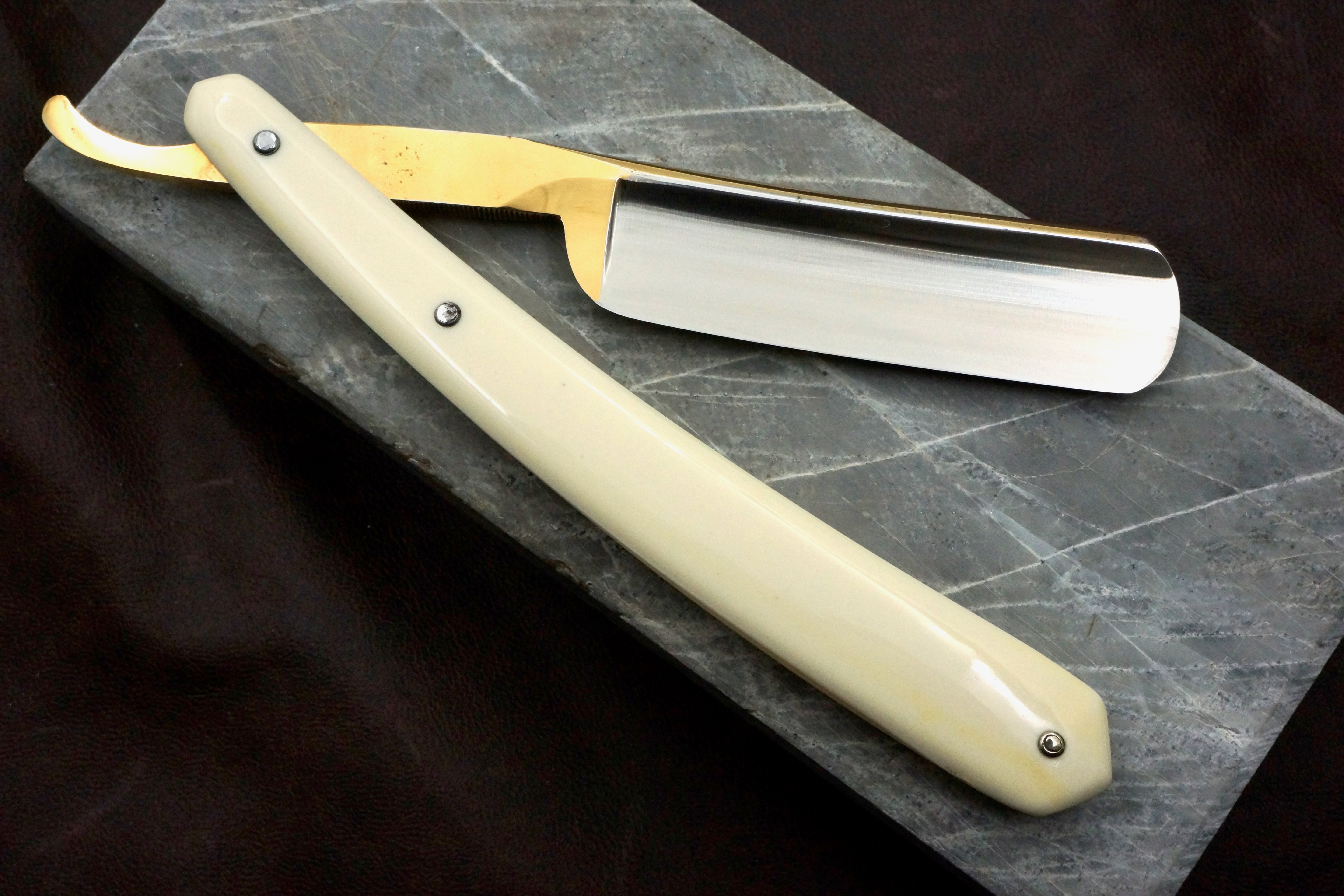 Hüsgen & Ern - Near Pristine Fancy 6/8 Blade - Vintage Solingen Straight Razor - Shave Ready