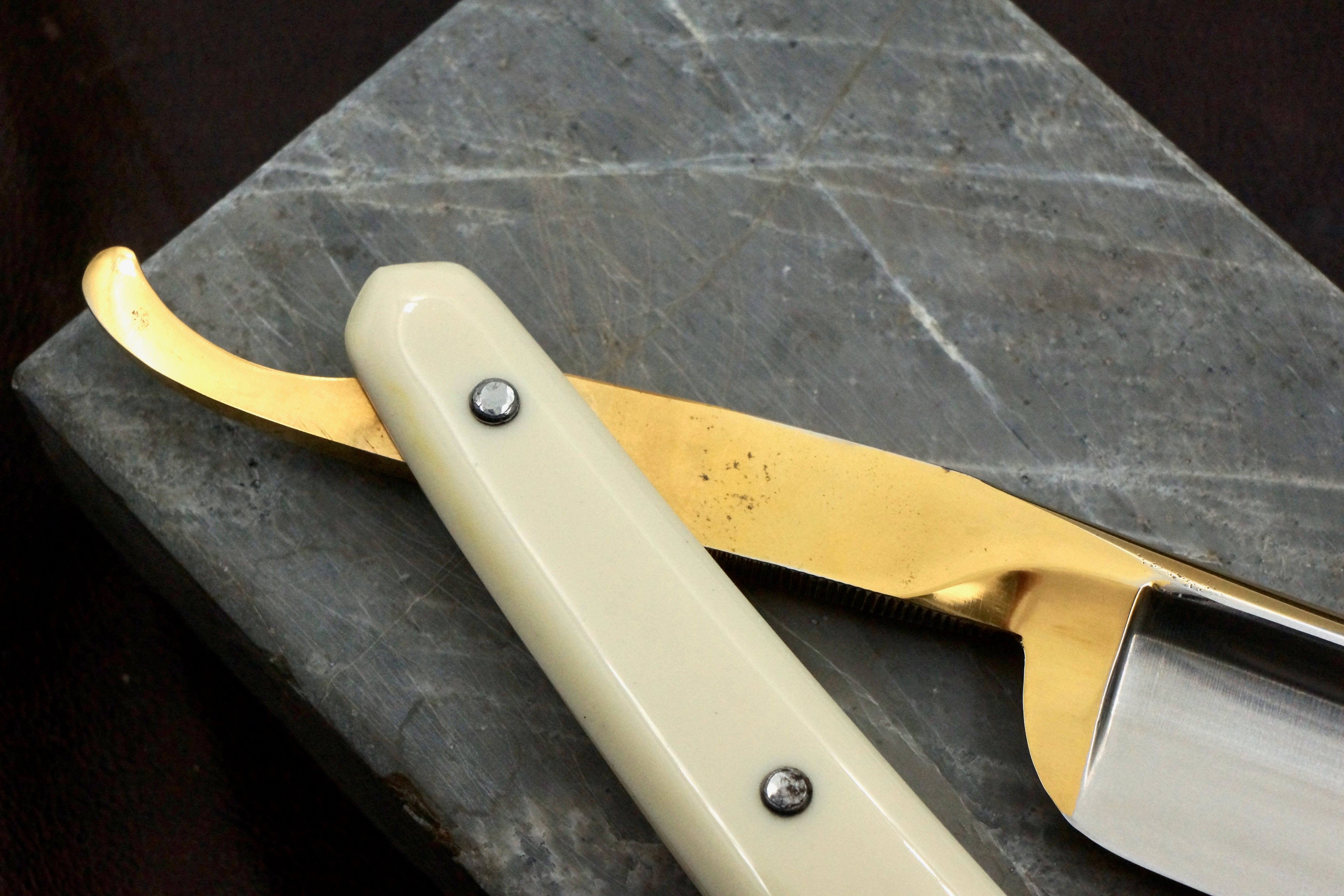 Hüsgen & Ern - Near Pristine Fancy 6/8 Blade - Vintage Solingen Straight Razor - Shave Ready